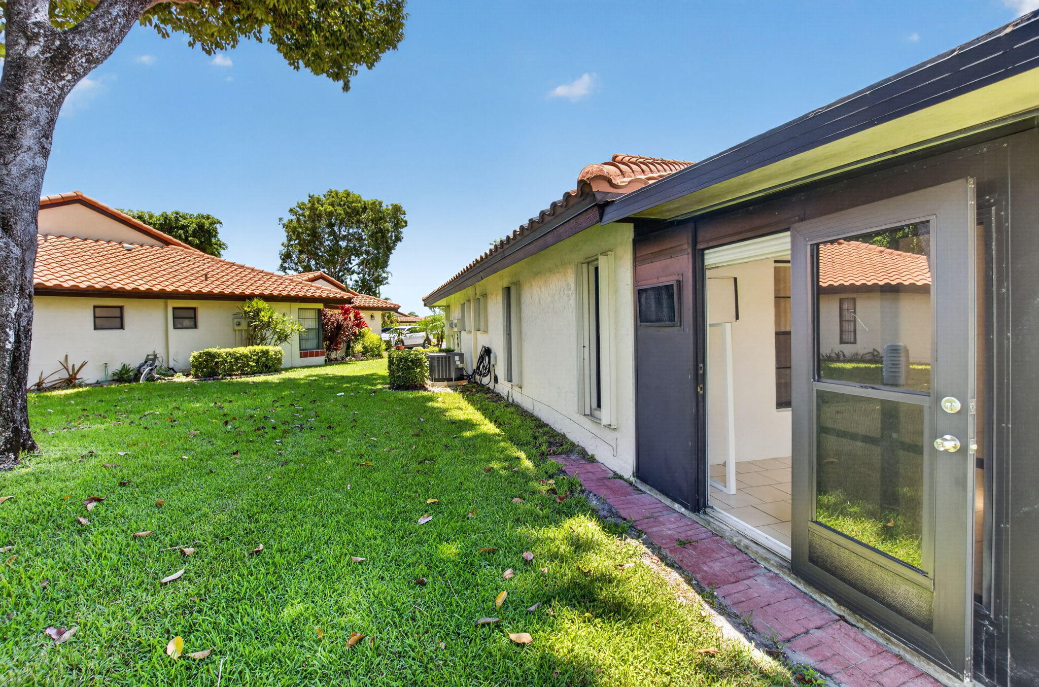 10546 Beach Palm Court B Property Photo 36