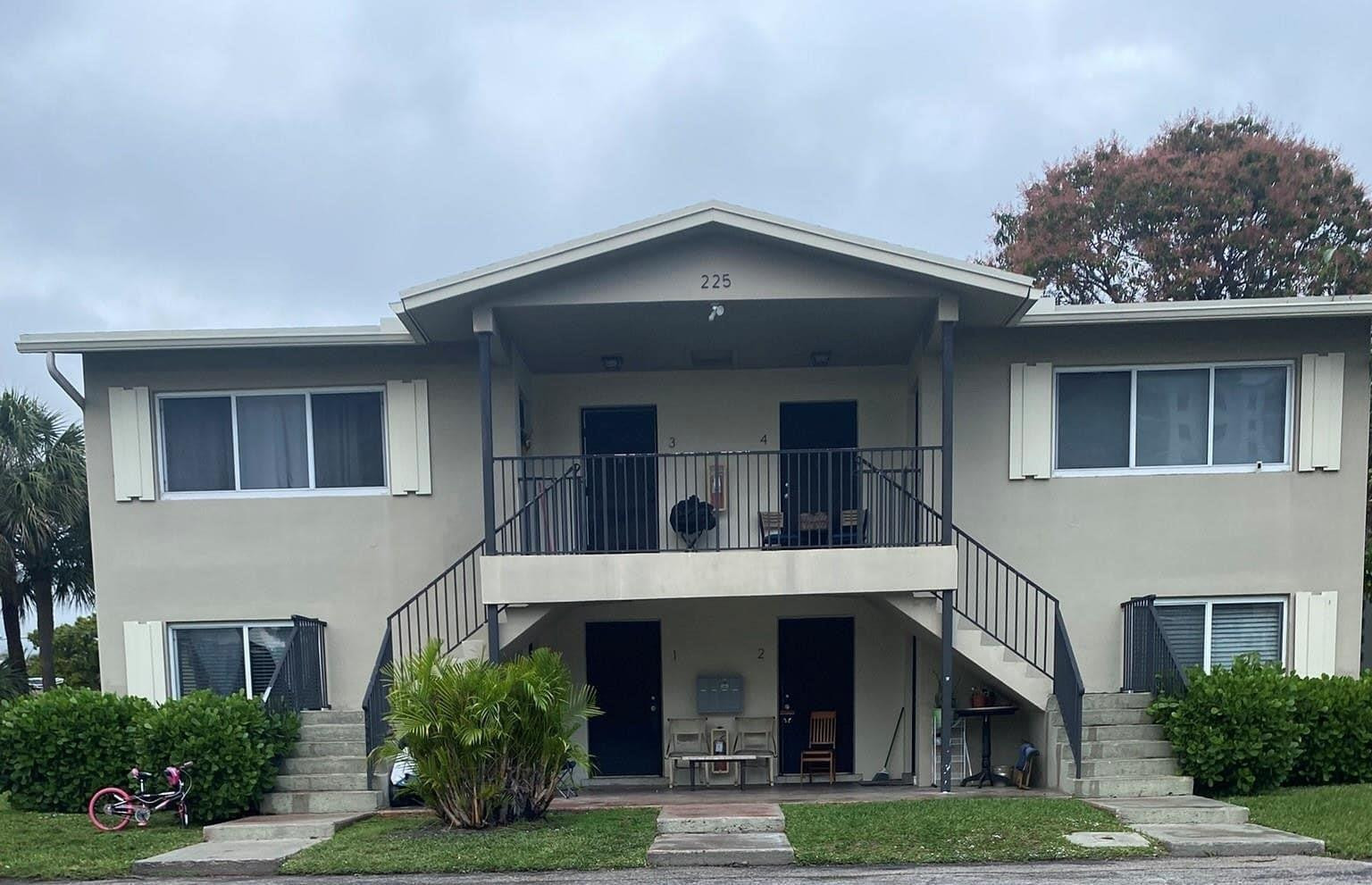 225 SW 7th Street 101