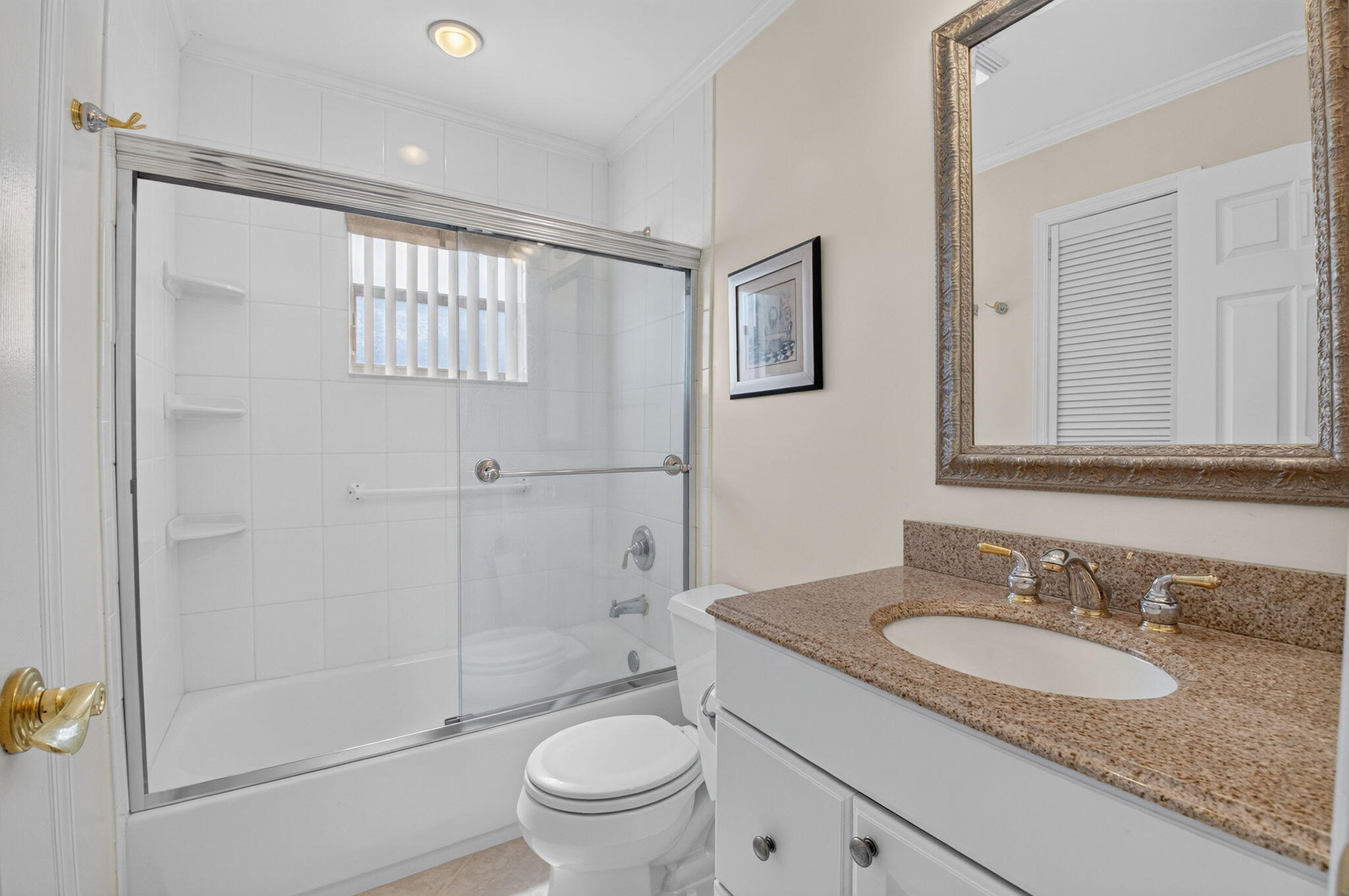 323 Capri G 323 Property Photo 4