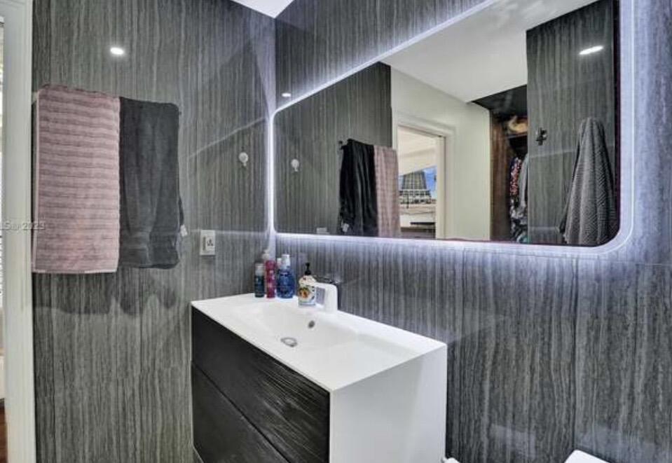 1720 Harrison Street 14h Property Photo 28