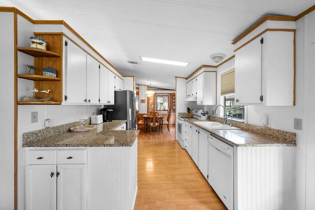 7894 Se Saratoga Drive E Property Photo 14