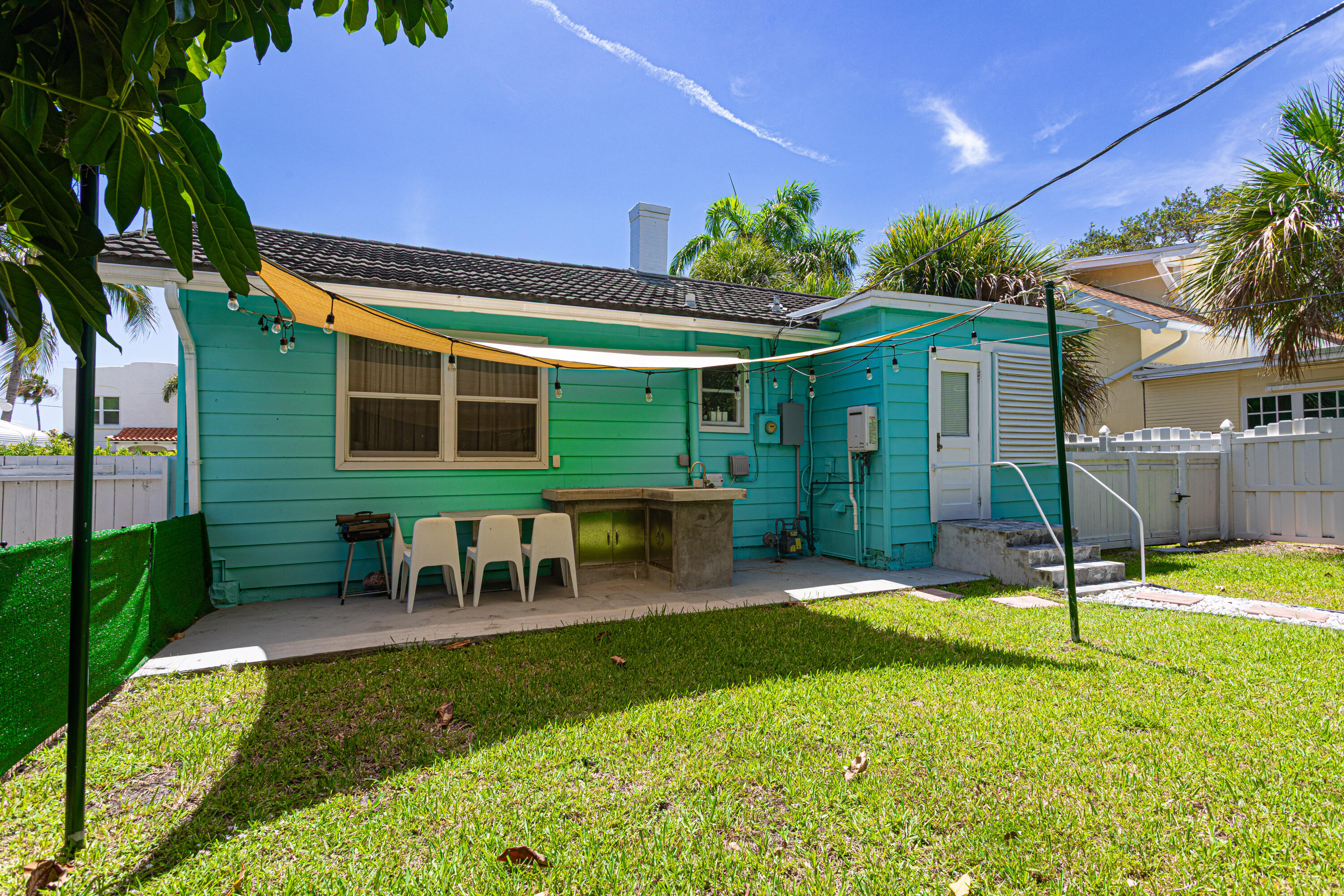 305 N Lakeside Drive Property Photo 3