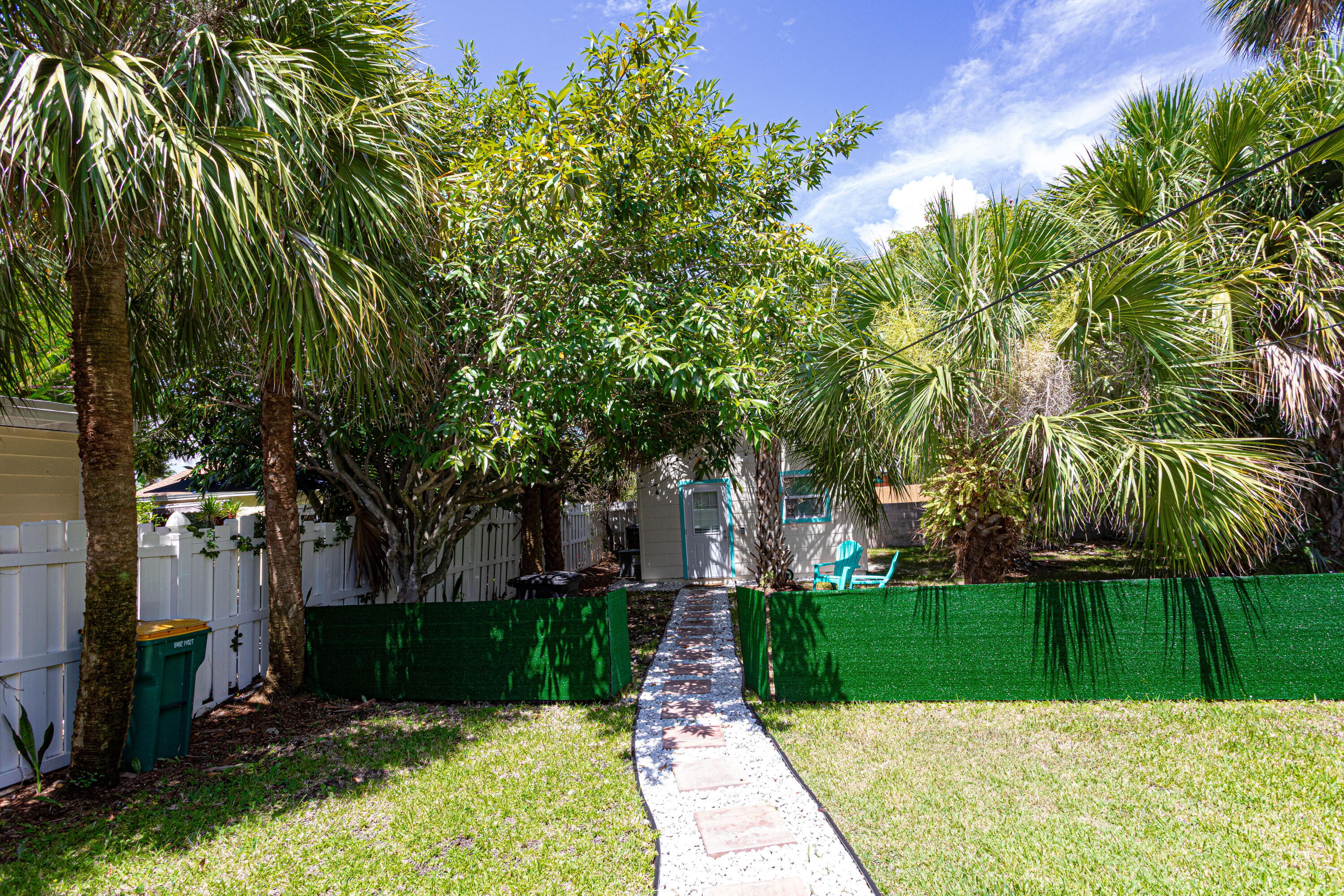 305 N Lakeside Drive Property Photo 6