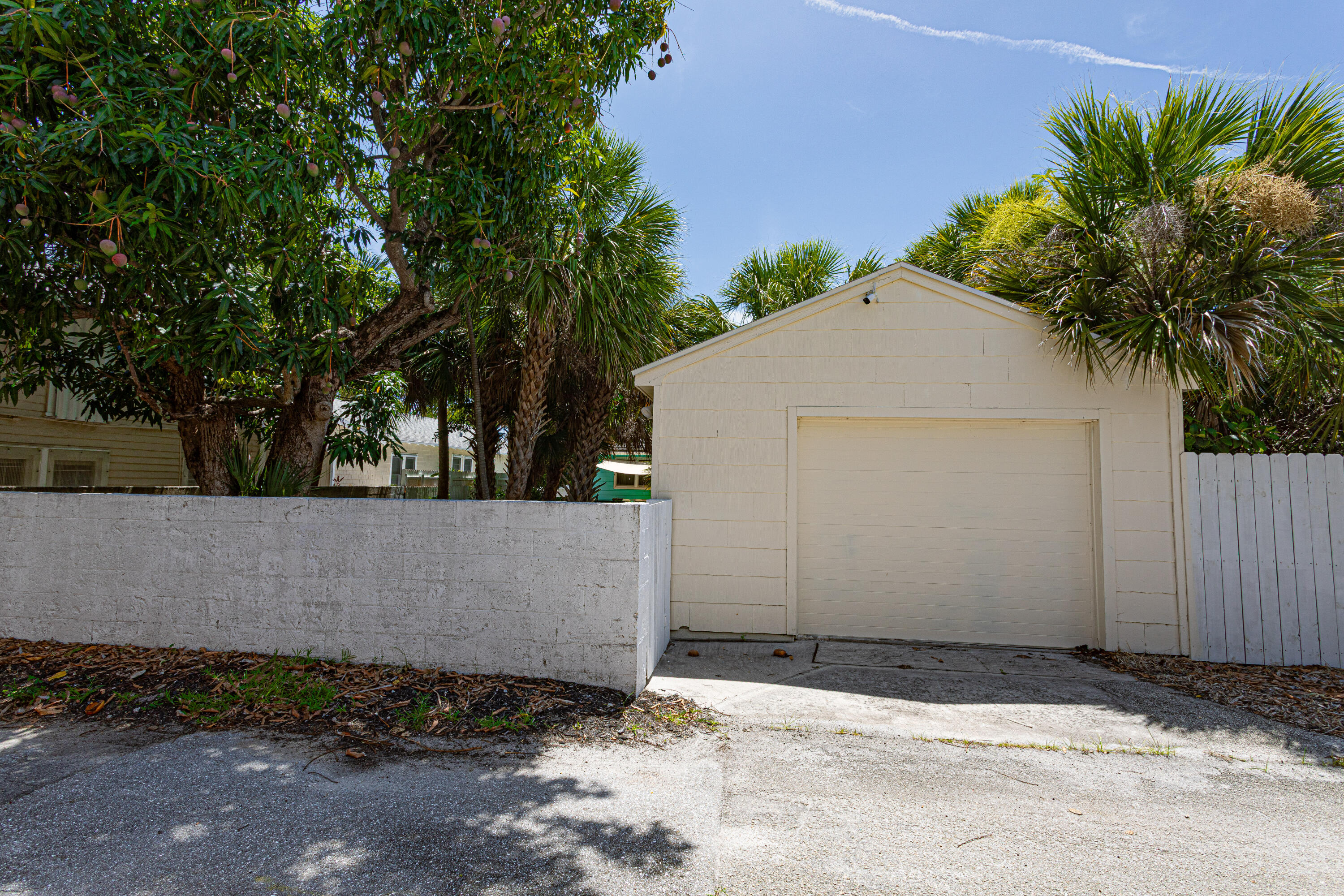 305 N Lakeside Drive Property Photo 29