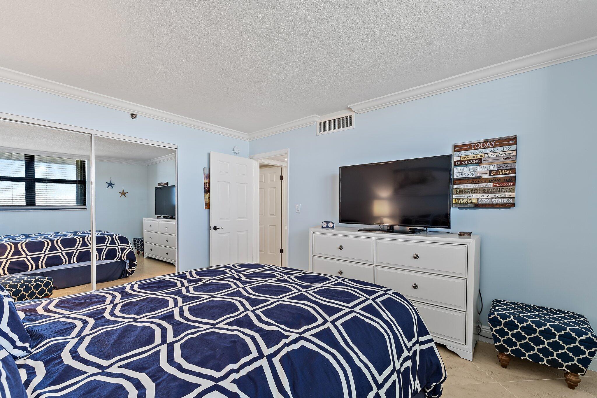 840 Ocean Drive 905 Property Photo 27
