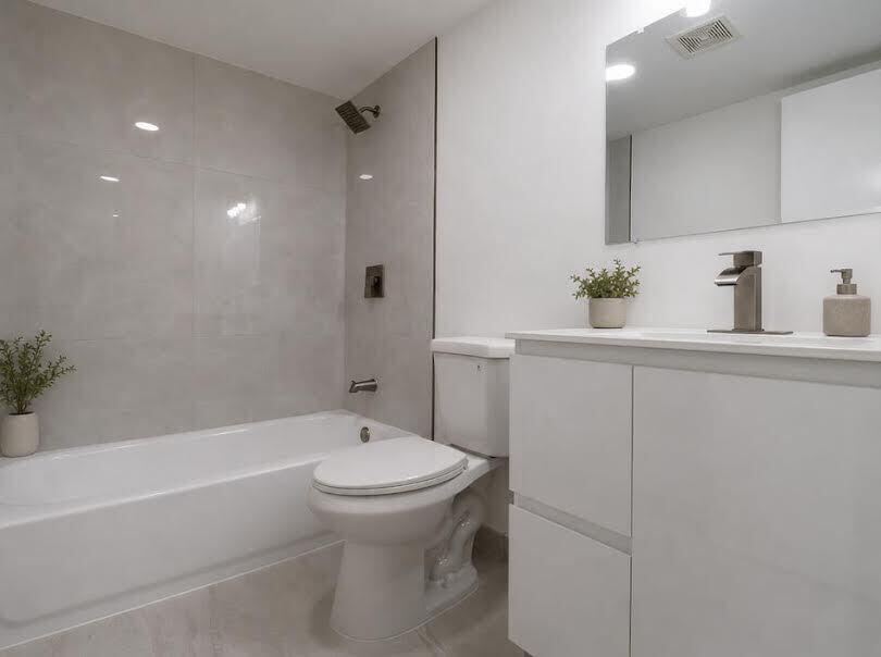 614 Sea Pine Way H2 Property Photo 8