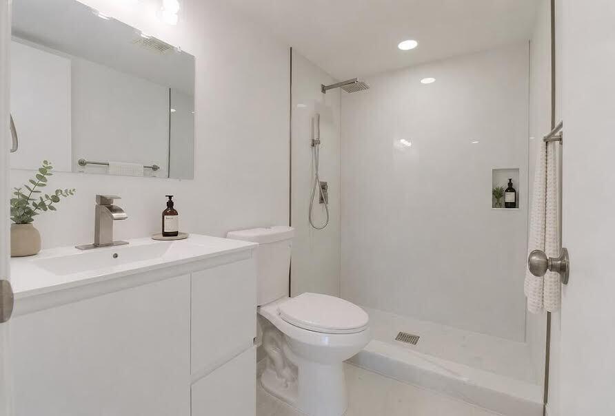 614 Sea Pine Way H2 Property Photo 10