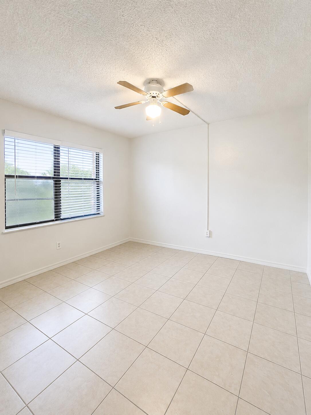 2050 Oleander Boulevard 1-105 Property Photo 2