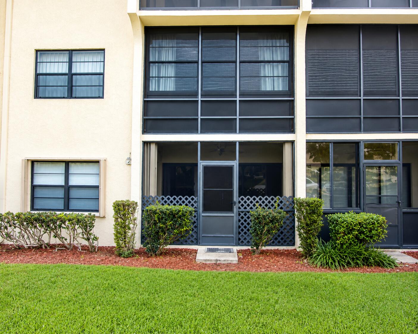2050 Oleander Boulevard 1-105 Property Photo 4