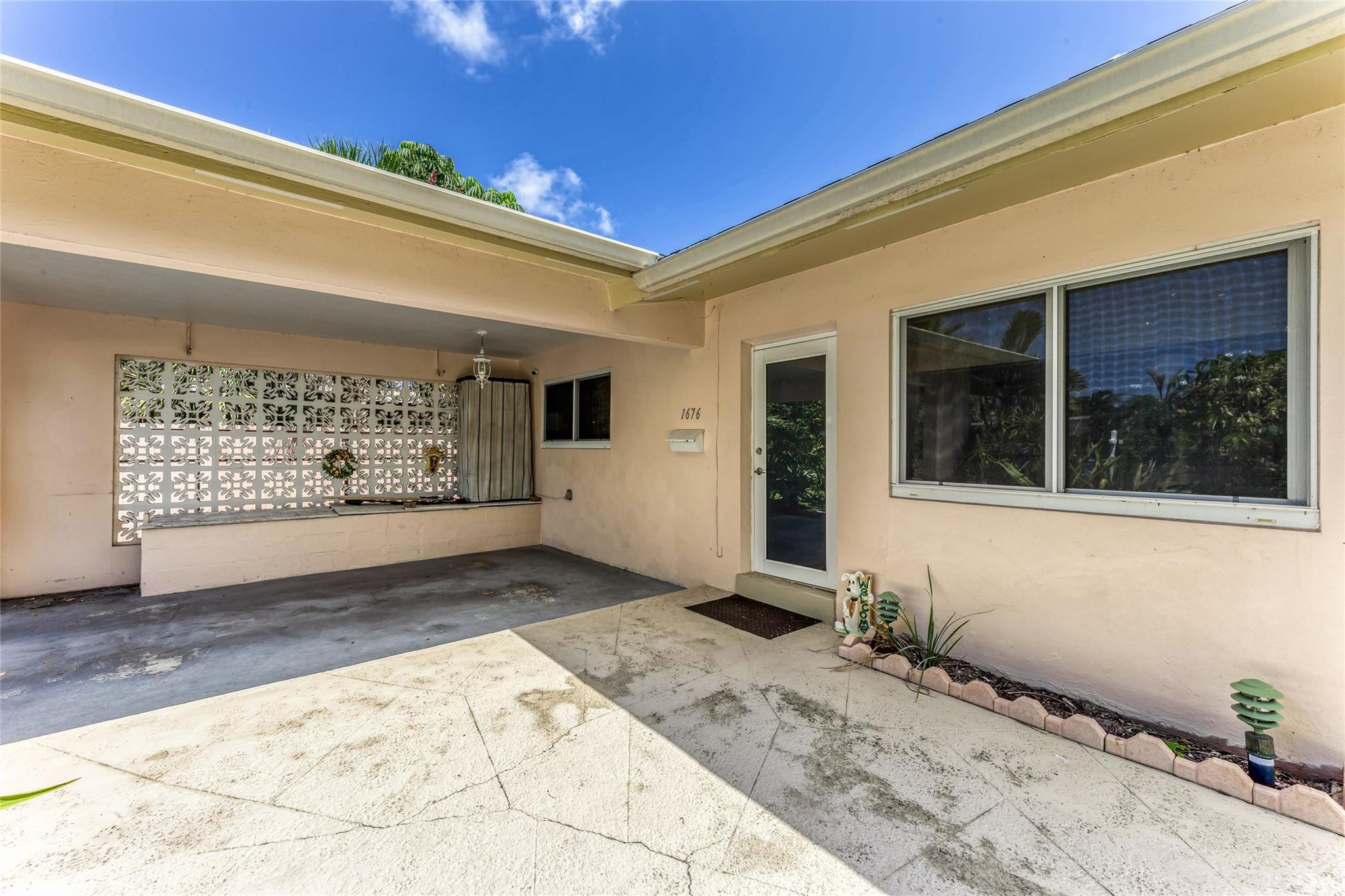 1676 Ne 40th Street Property Photo 4