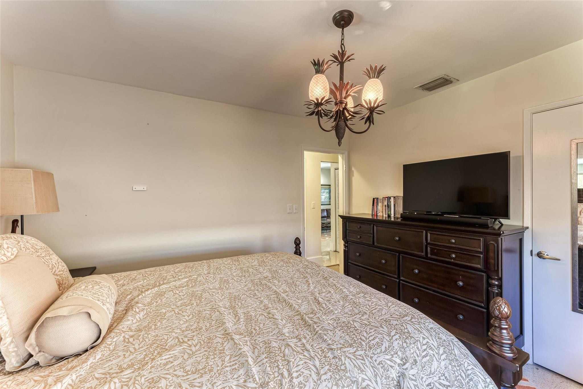 1676 Ne 40th Street Property Photo 11