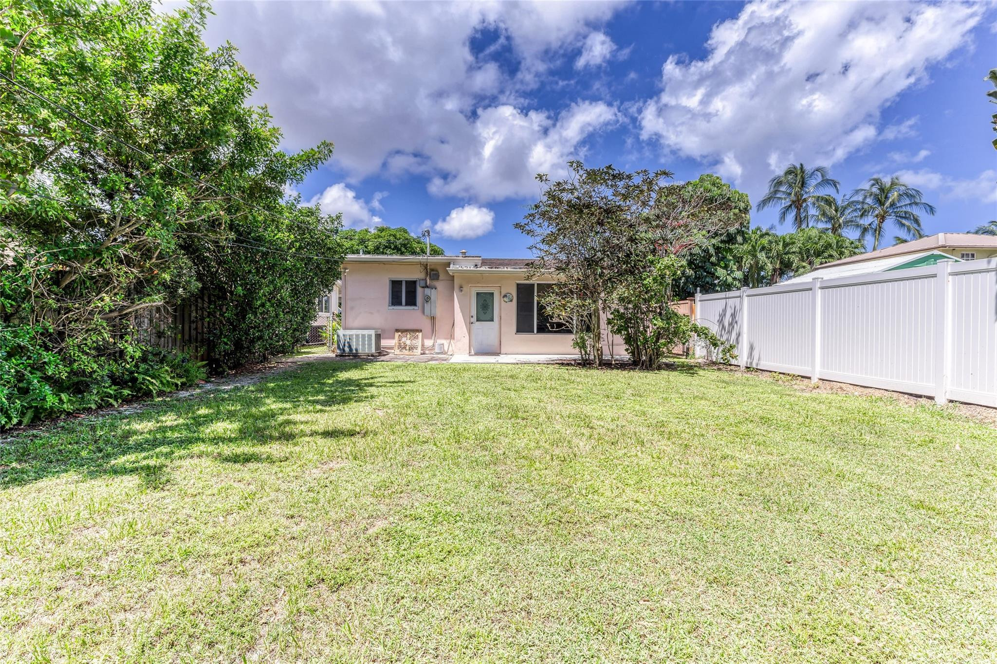 1676 Ne 40th Street Property Photo 23