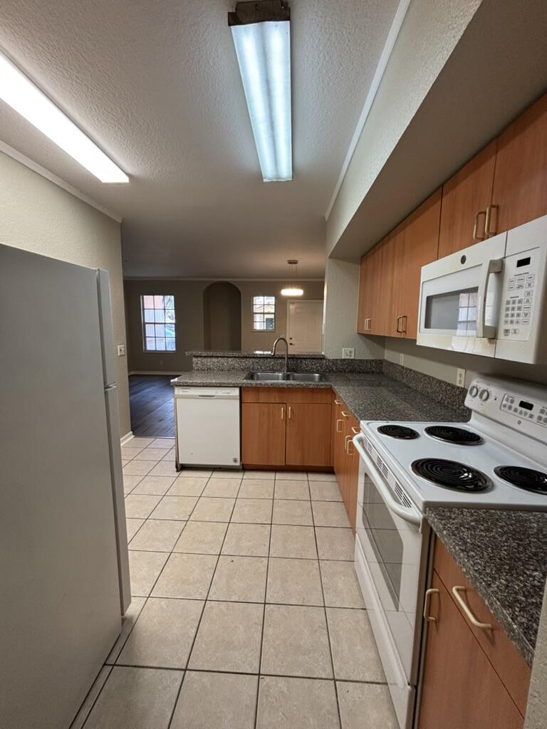 2412 Belmont Lane Property Photo 3