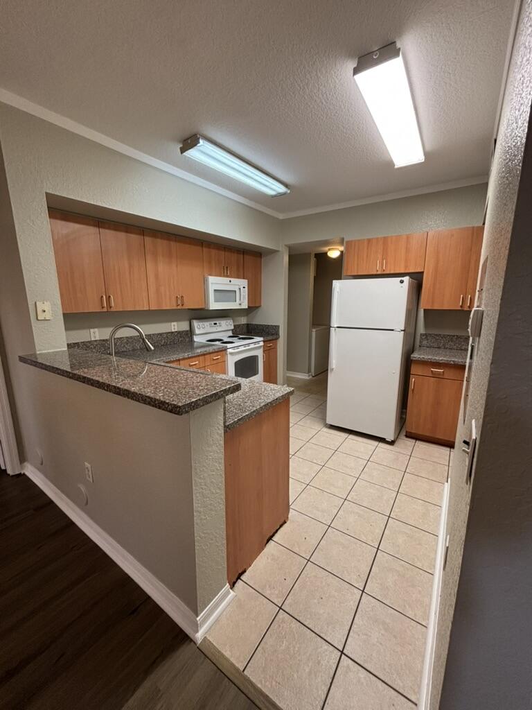 2412 Belmont Lane Property Photo 4