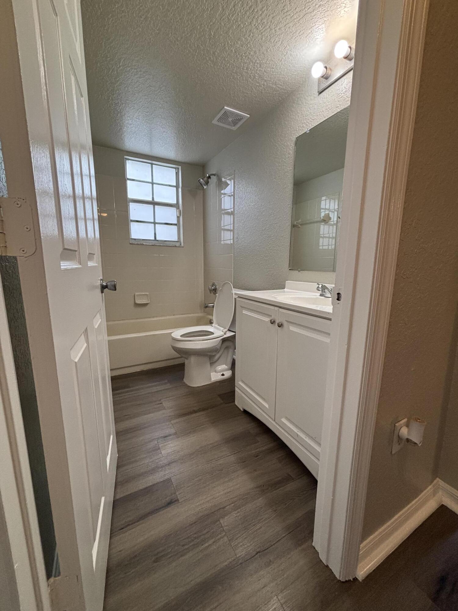 2412 Belmont Lane Property Photo 13
