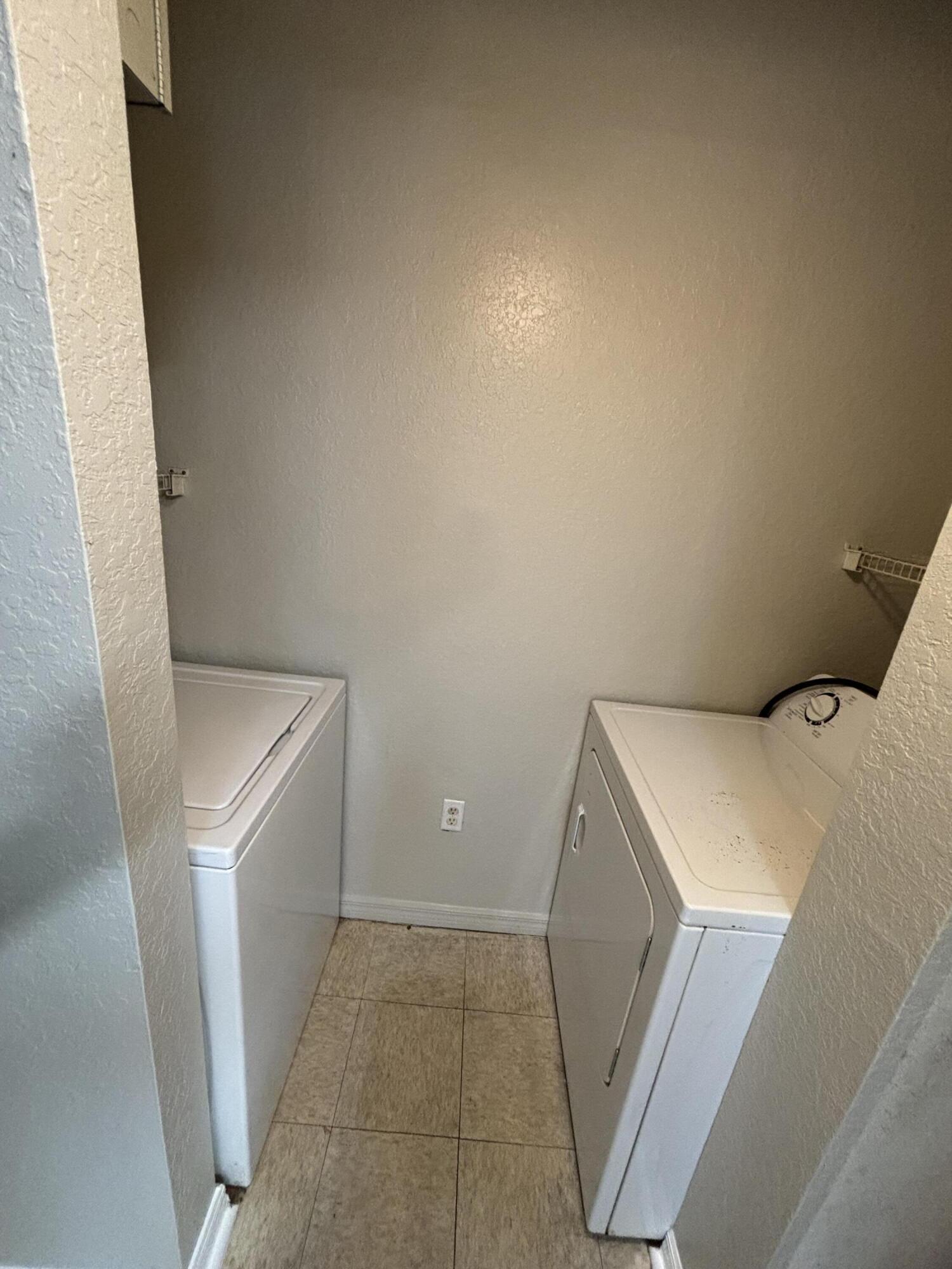 2412 Belmont Lane Property Photo 14
