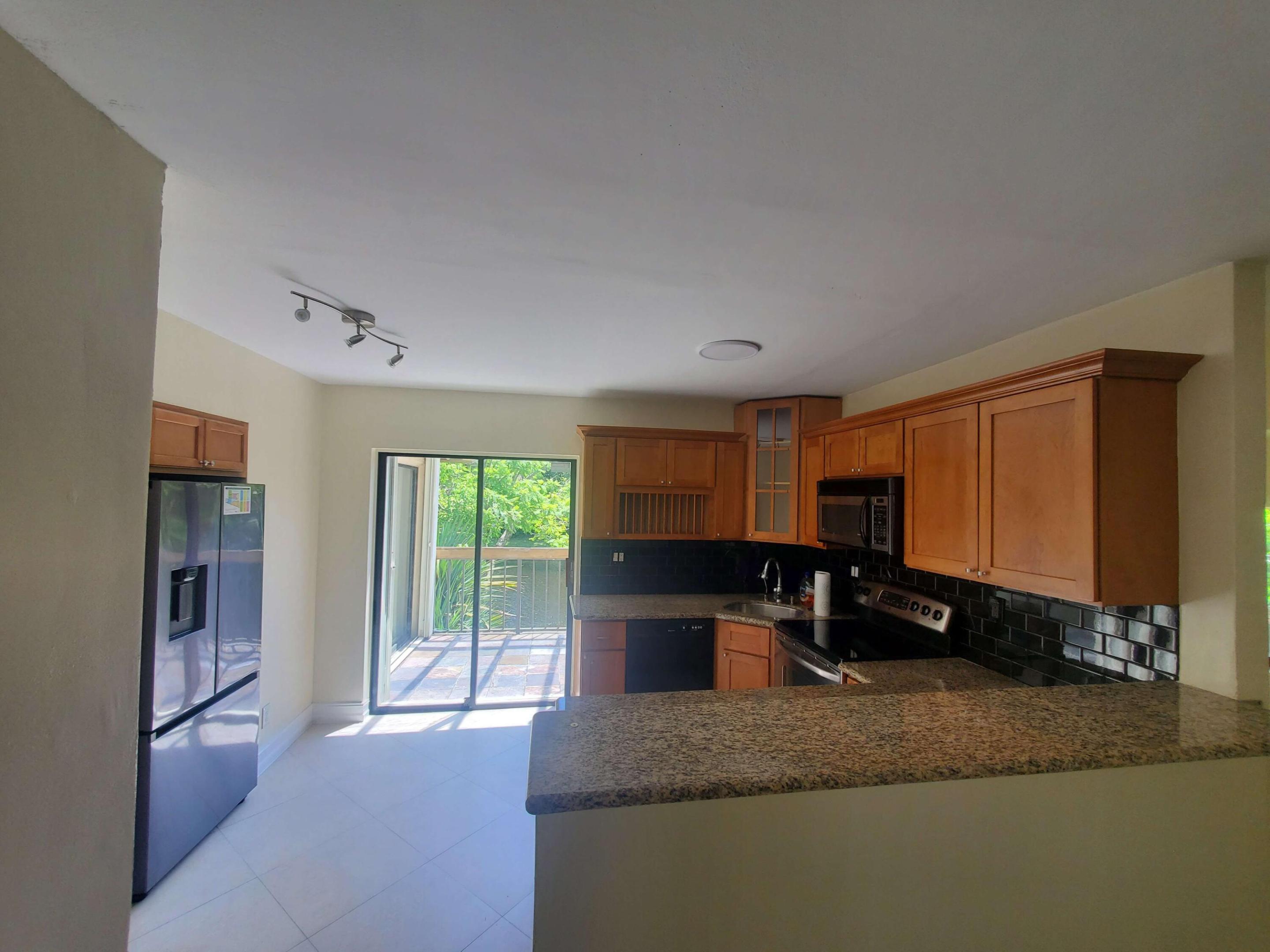 12 Wimbledon Lakes Drive 250 Property Photo 3