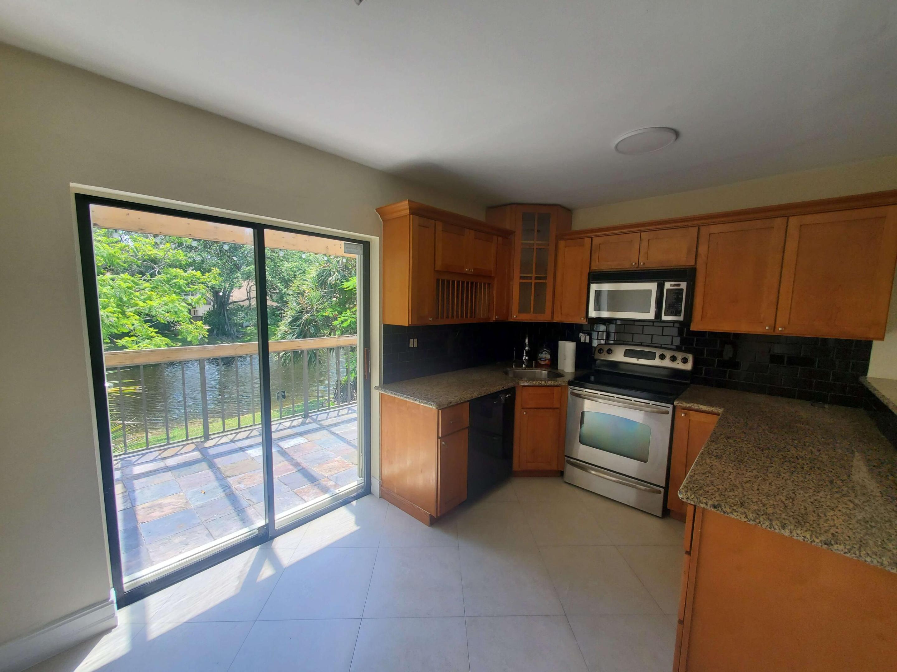 12 Wimbledon Lakes Drive 250 Property Photo 4