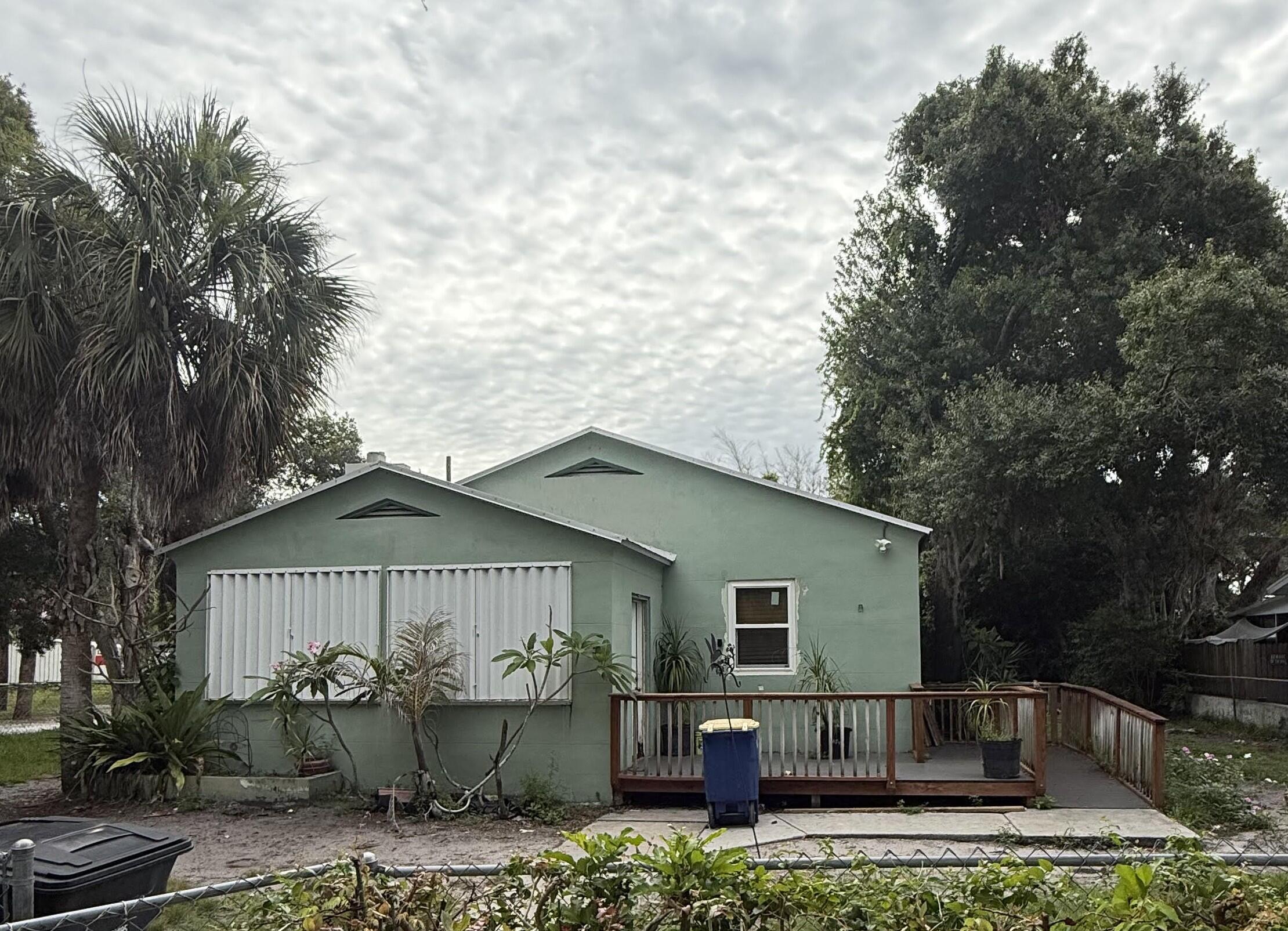 516 Beach Court Property Photo 1