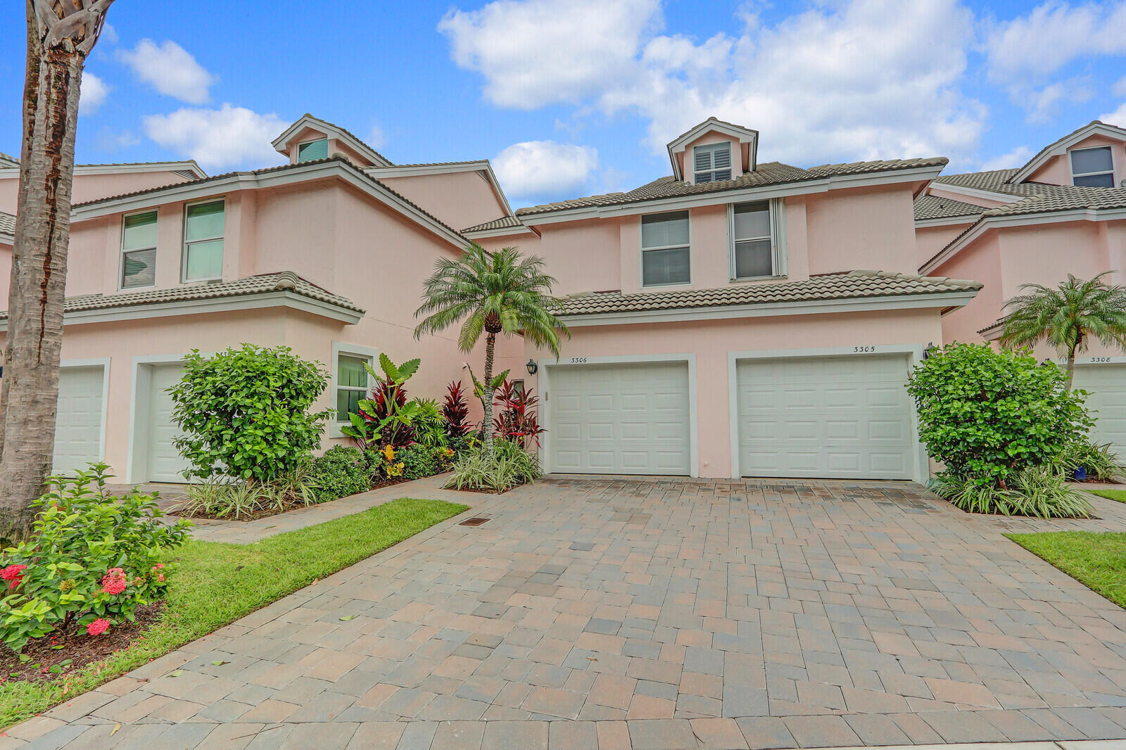 3306 Fairway Drive N Property Photo 2