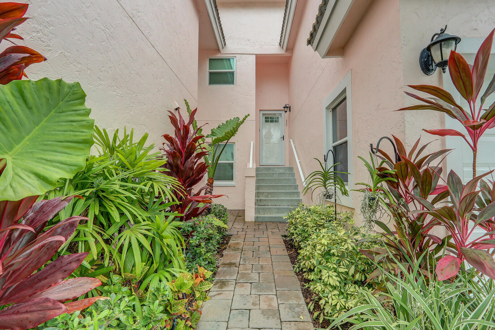 3306 Fairway Drive N Property Photo 3