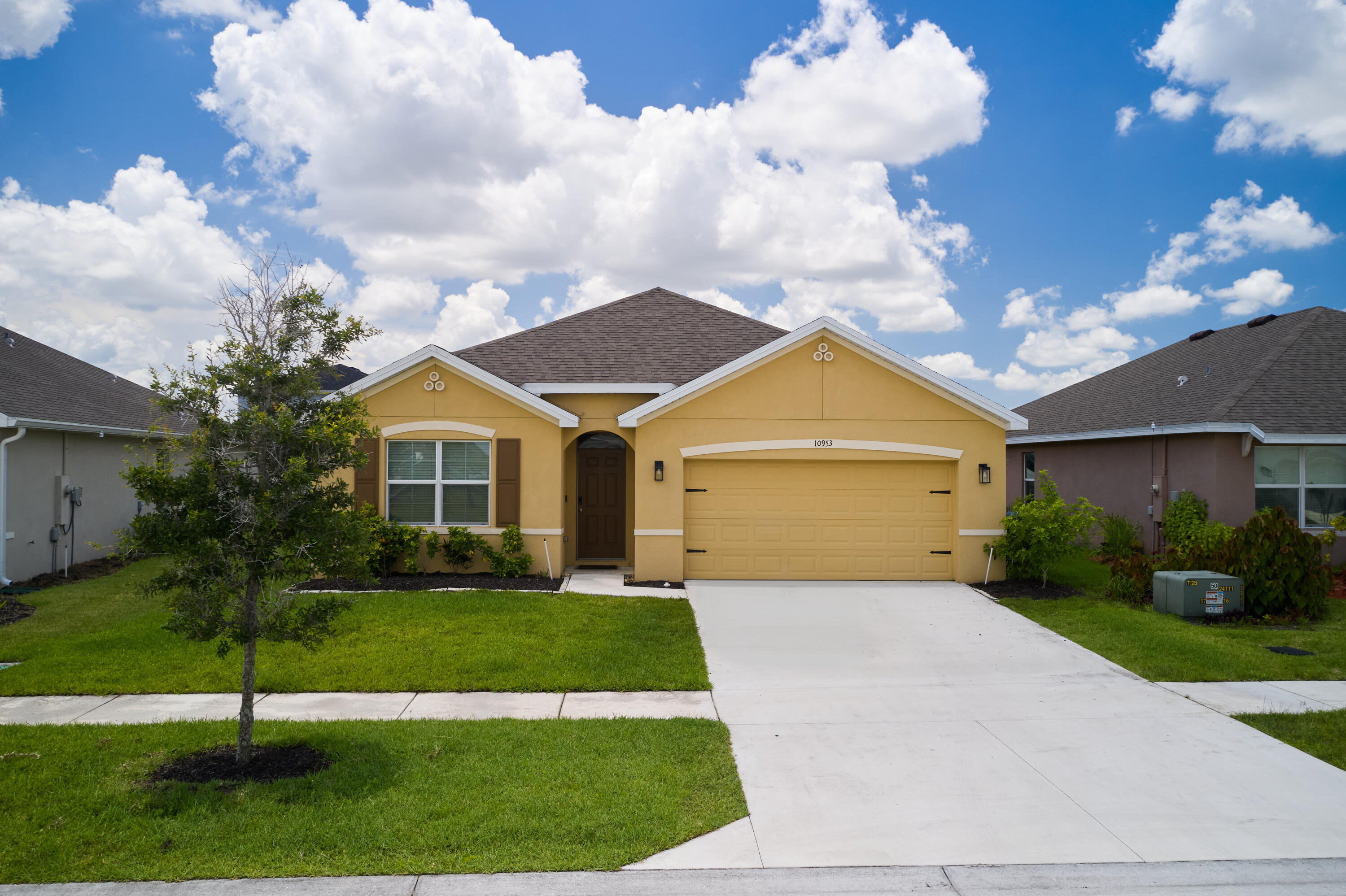 10953 Sw Tessili Way Property Photo 1