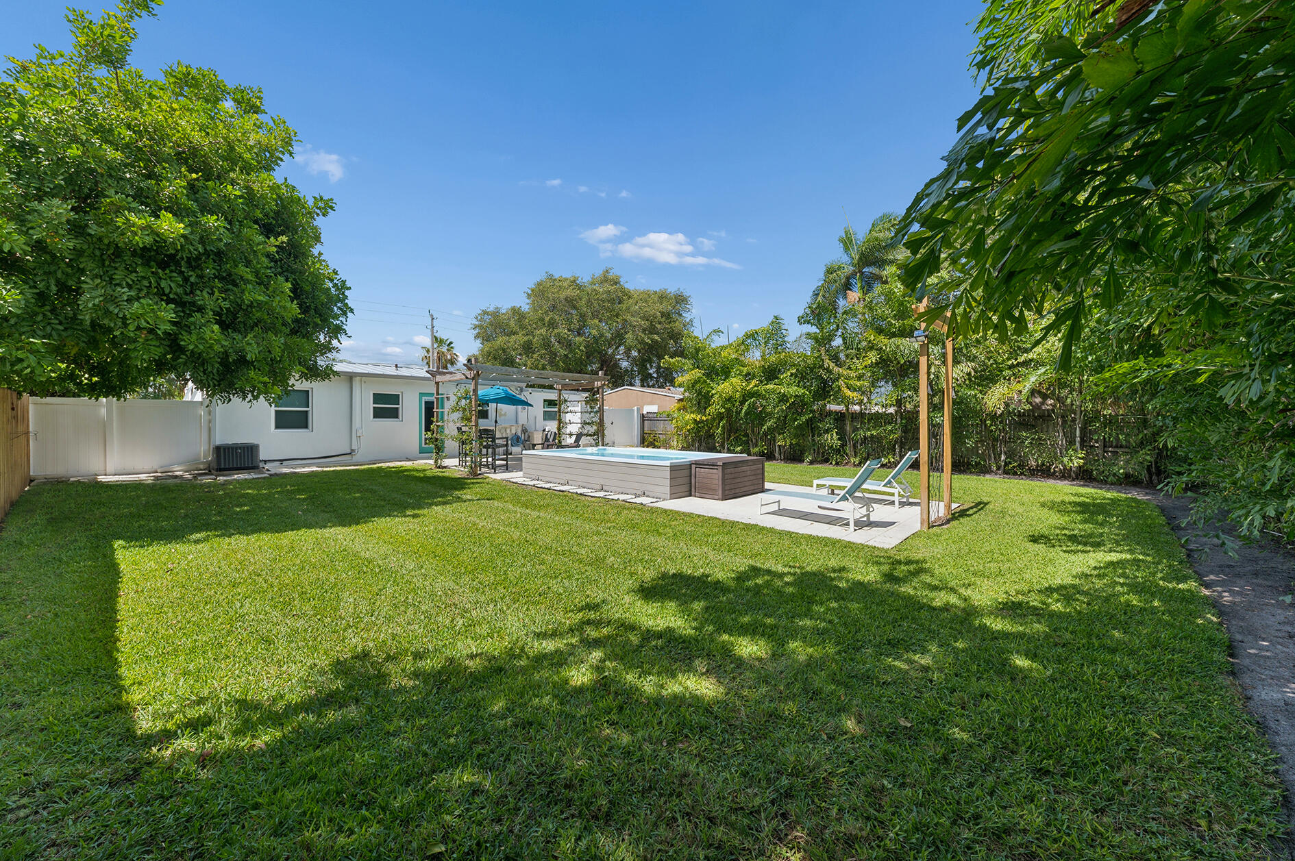 127 Sw 10th Avenue Property Photo 3