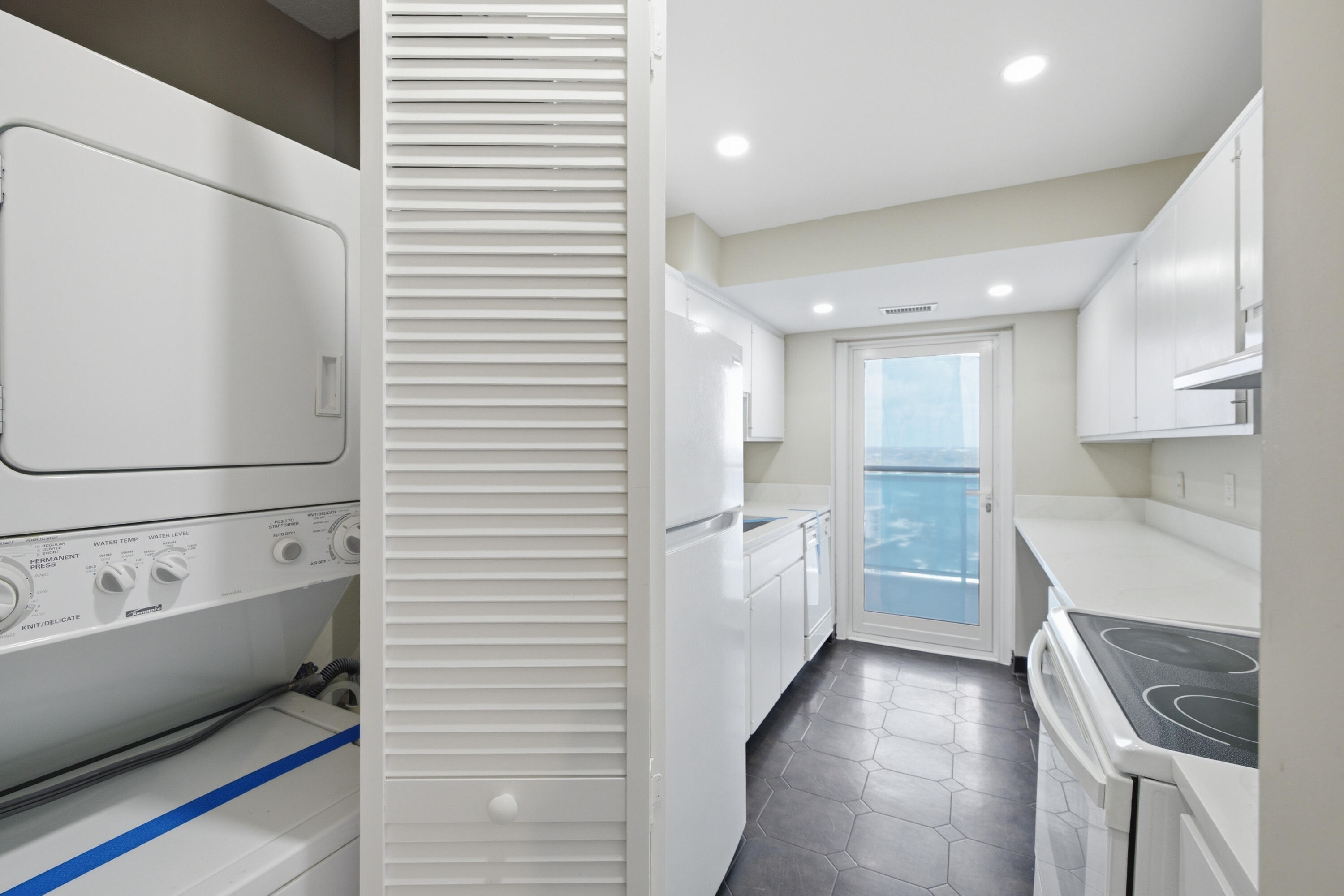 2841 N Ocean Boulevard 1503 Property Photo 6