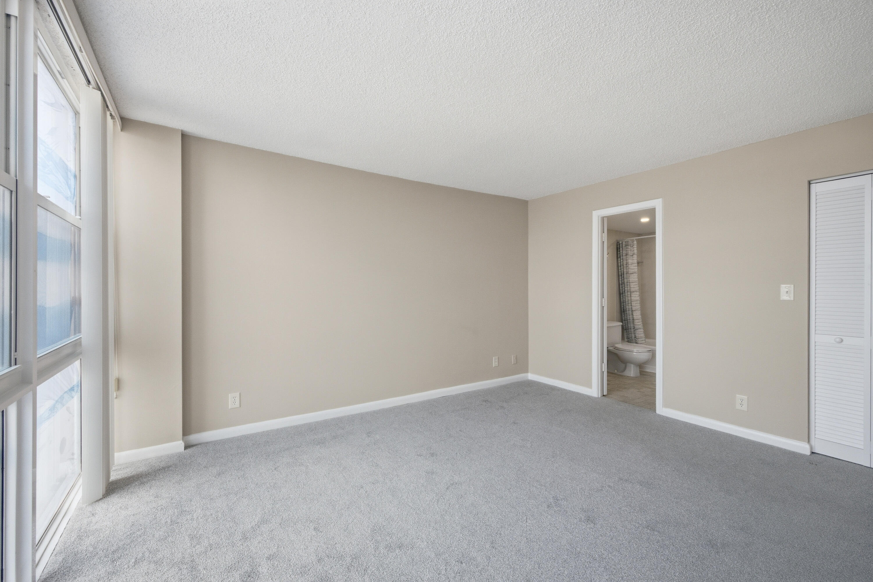 2841 N Ocean Boulevard 1503 Property Photo 8