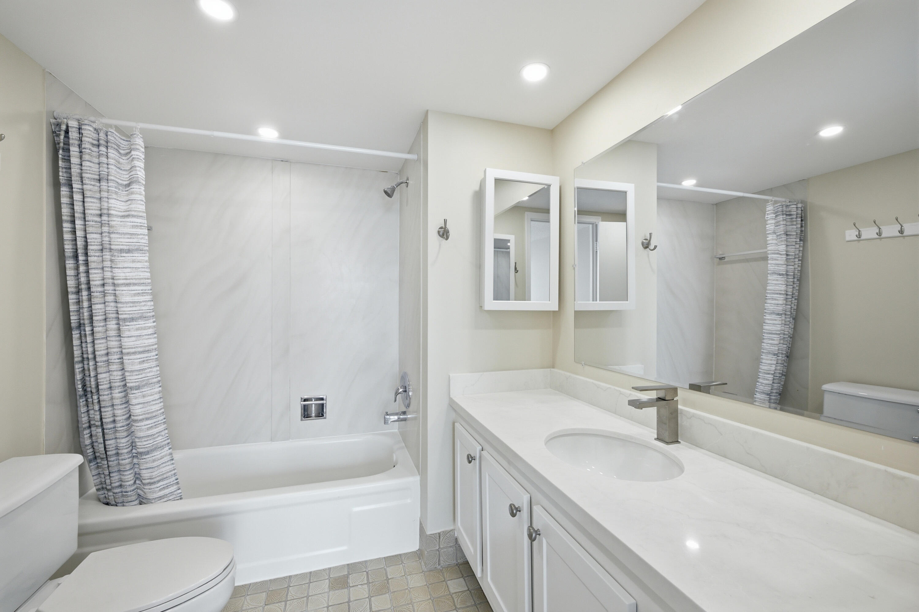 2841 N Ocean Boulevard 1503 Property Photo 9