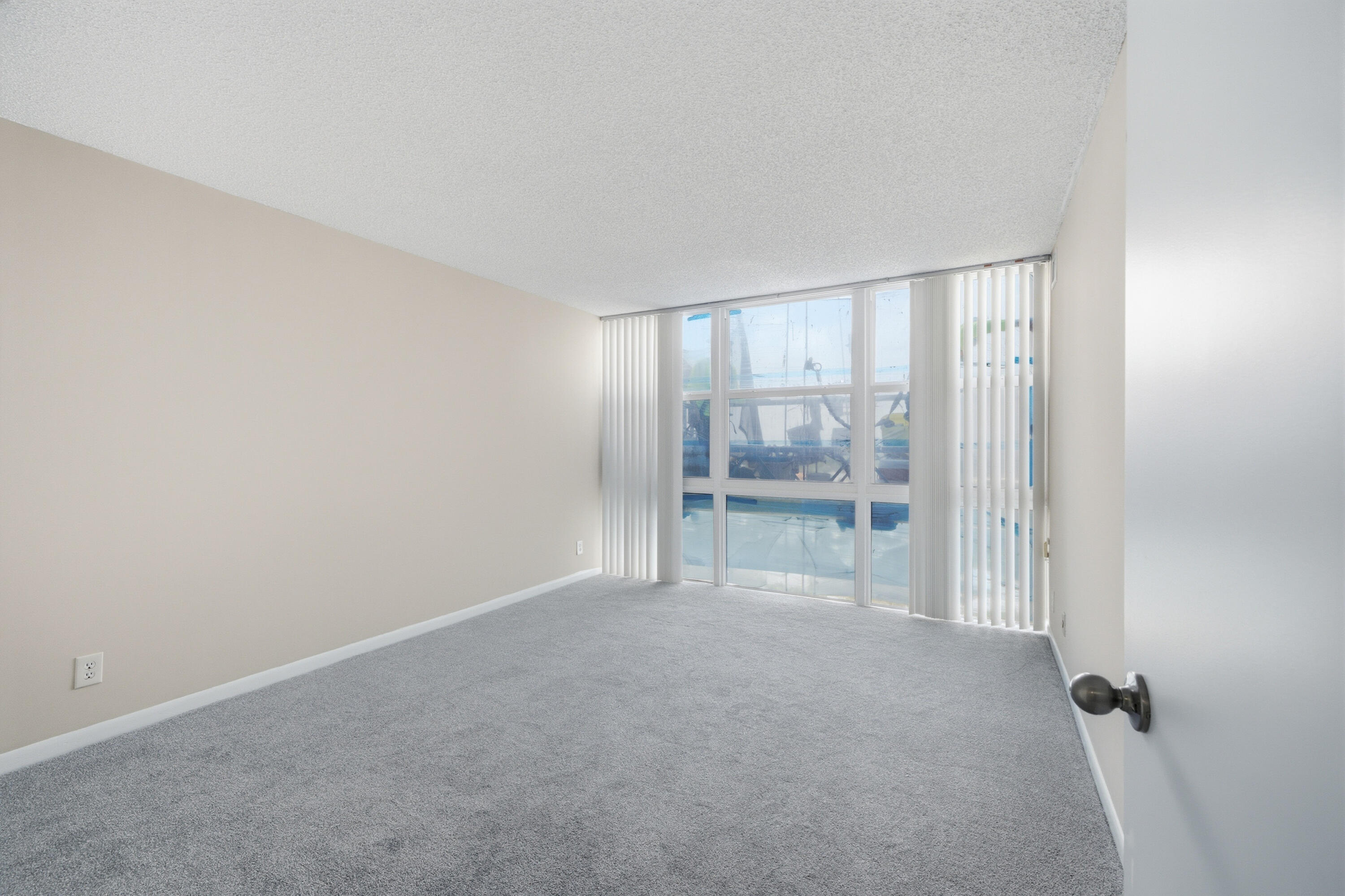2841 N Ocean Boulevard 1503 Property Photo 10