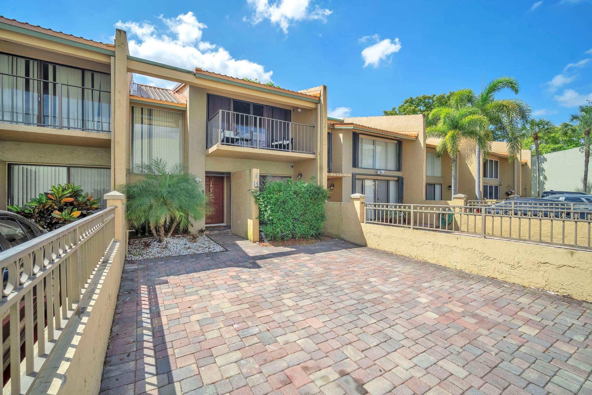 740 E Coco Plum Circle 3 Property Photo 3