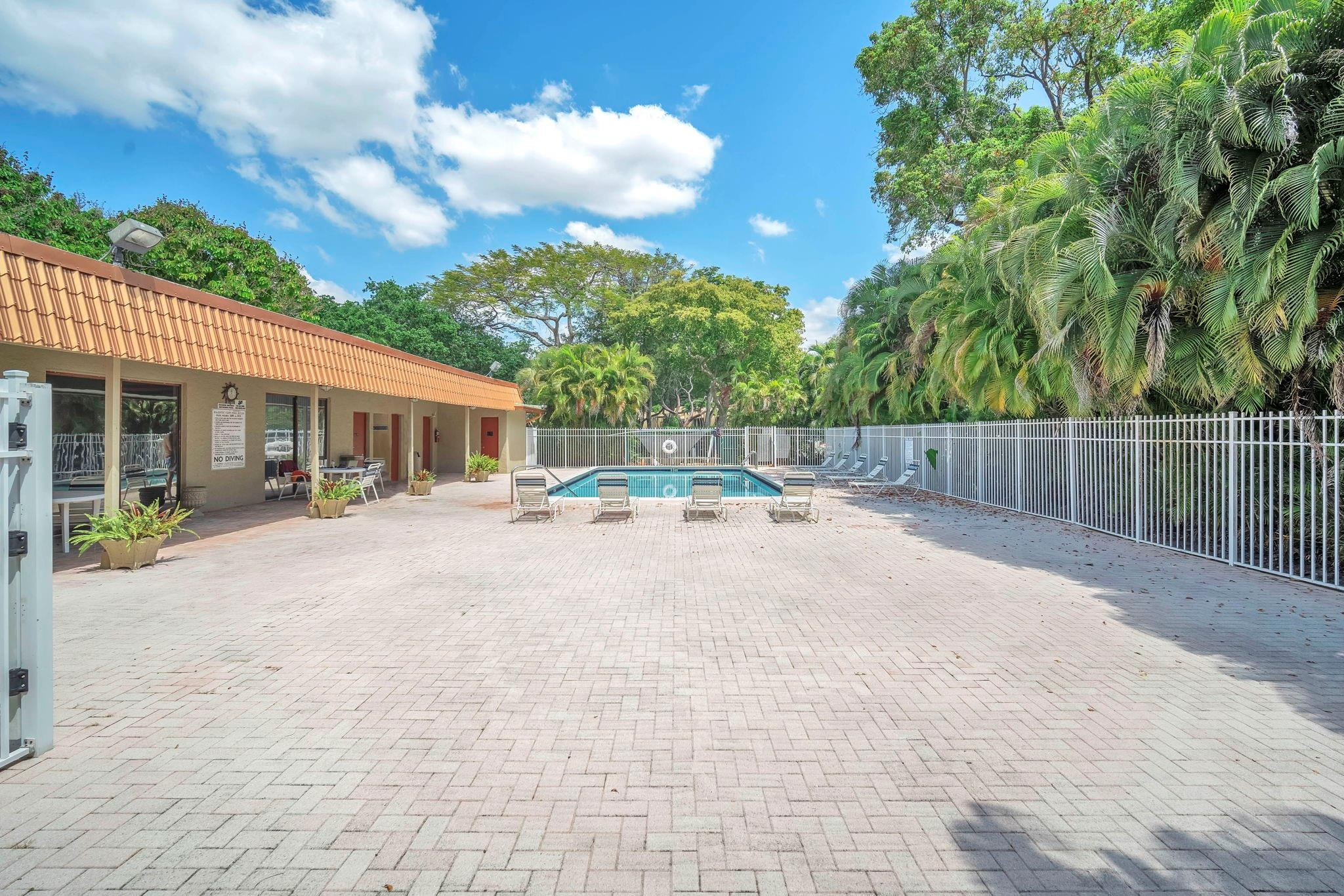 740 E Coco Plum Circle 3 Property Photo 27