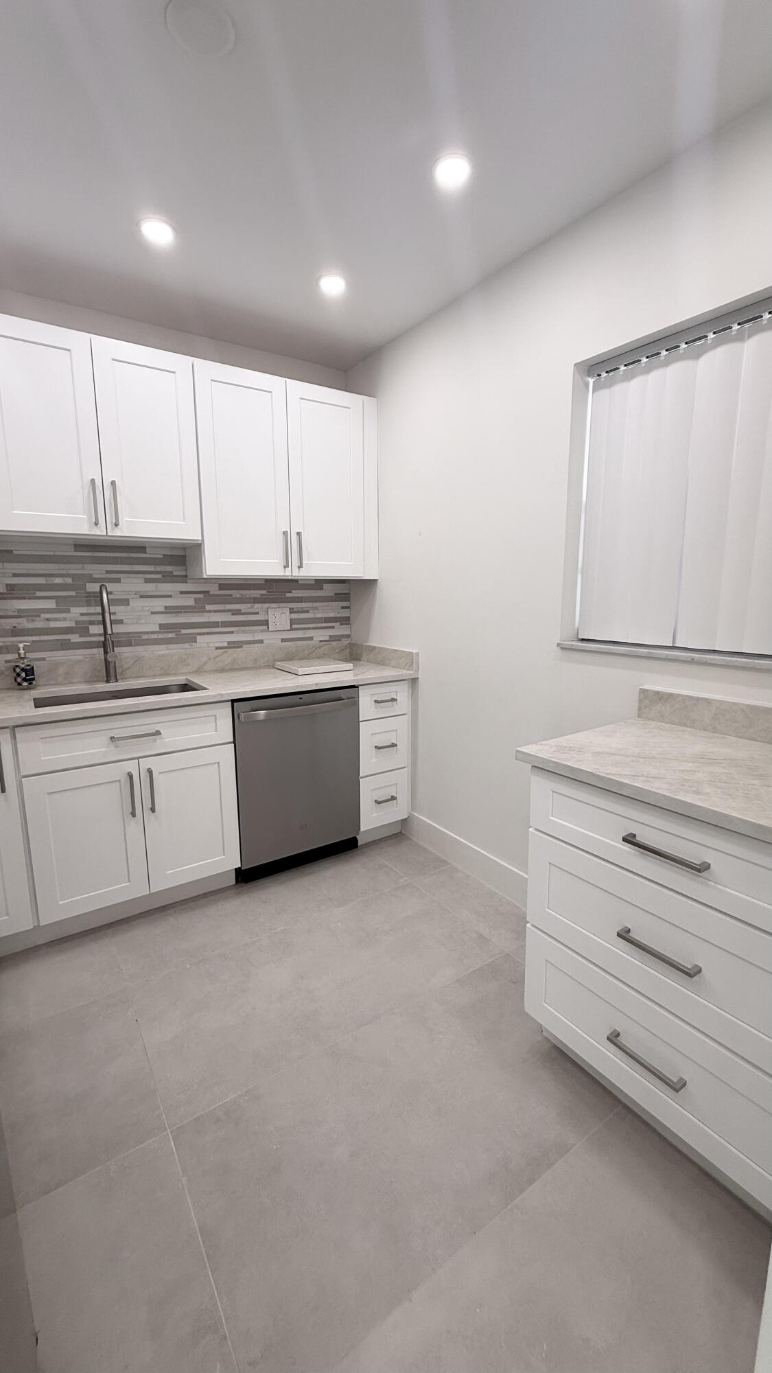 6505 Winfield Boulevard Property Photo 6