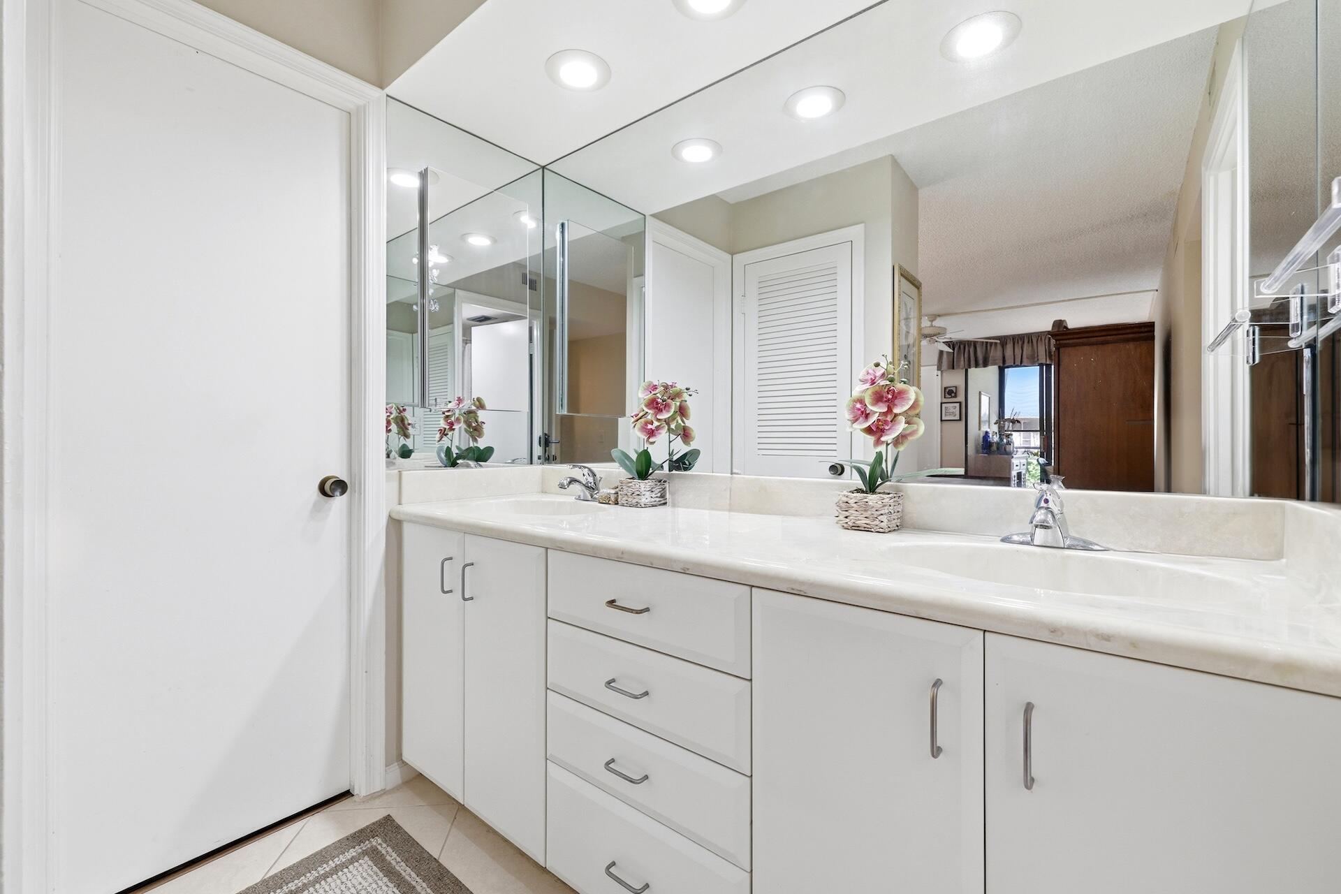 5344 Woodland Lakes Drive 223 Property Photo 16