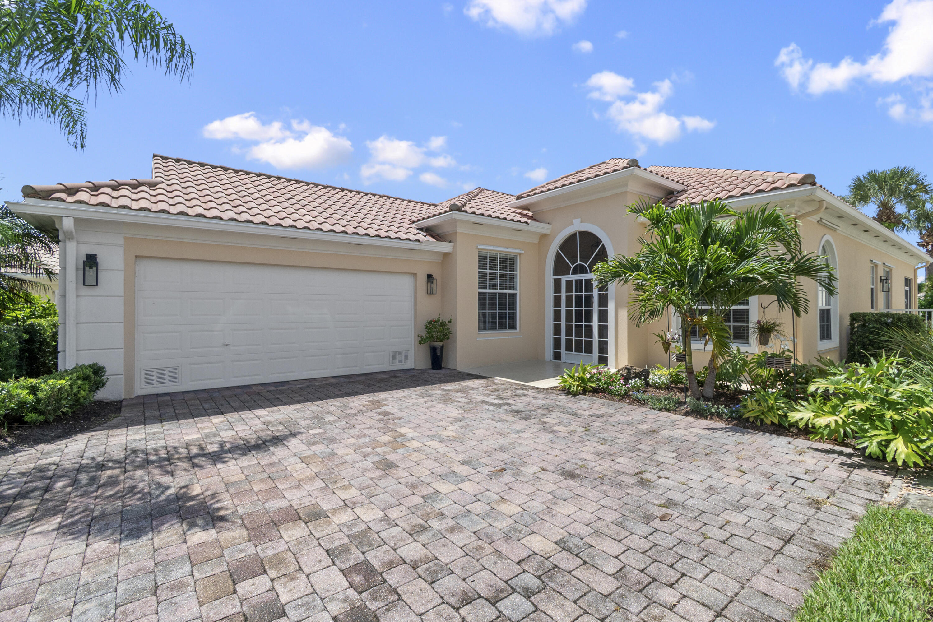8186 Laborie Lane Property Photo 2
