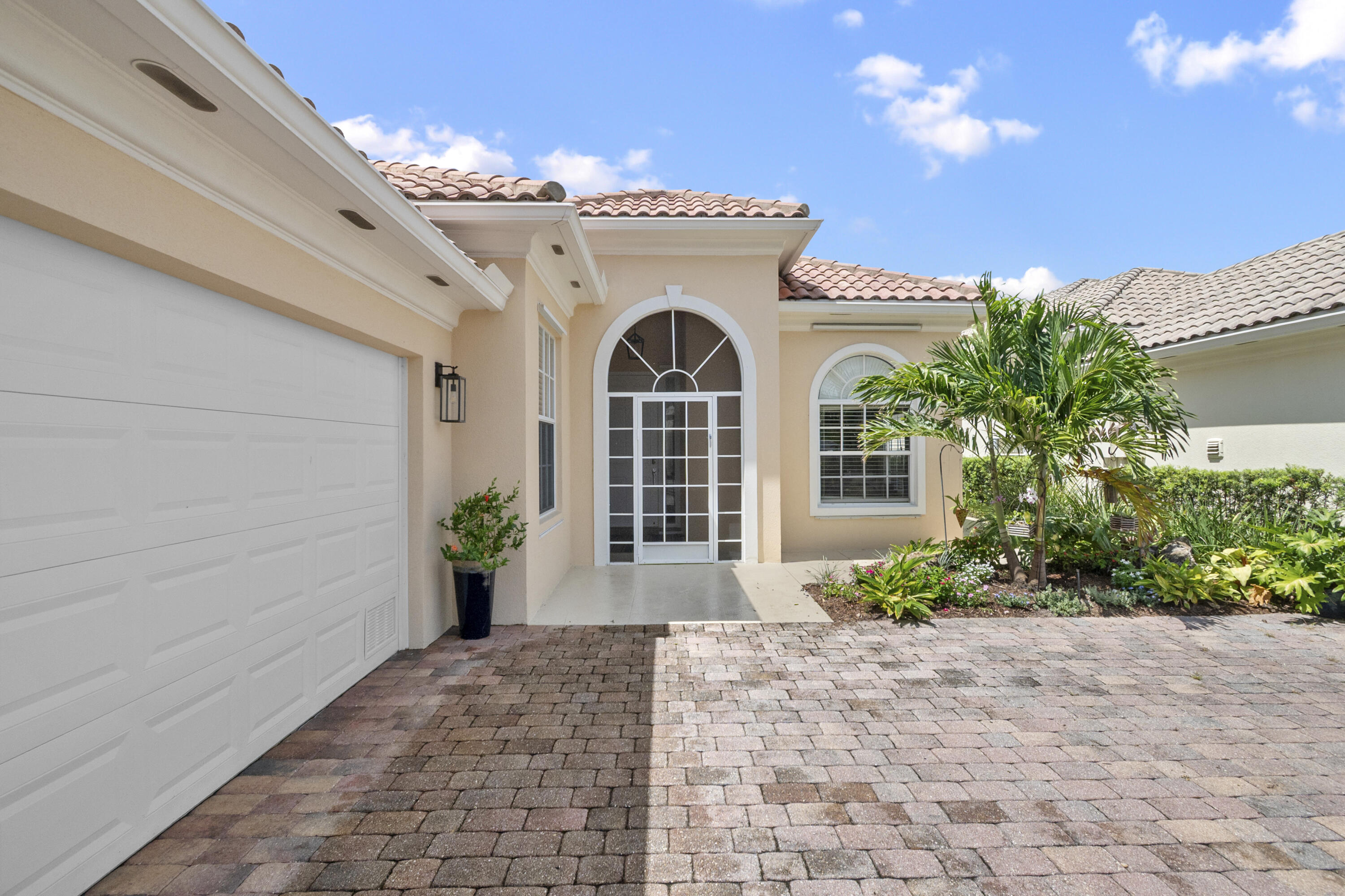 8186 Laborie Lane Property Photo 3