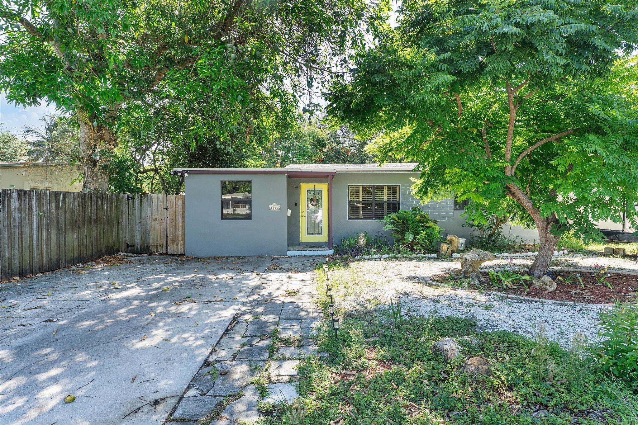 1326 Sw 23rd Avenue Property Photo 1