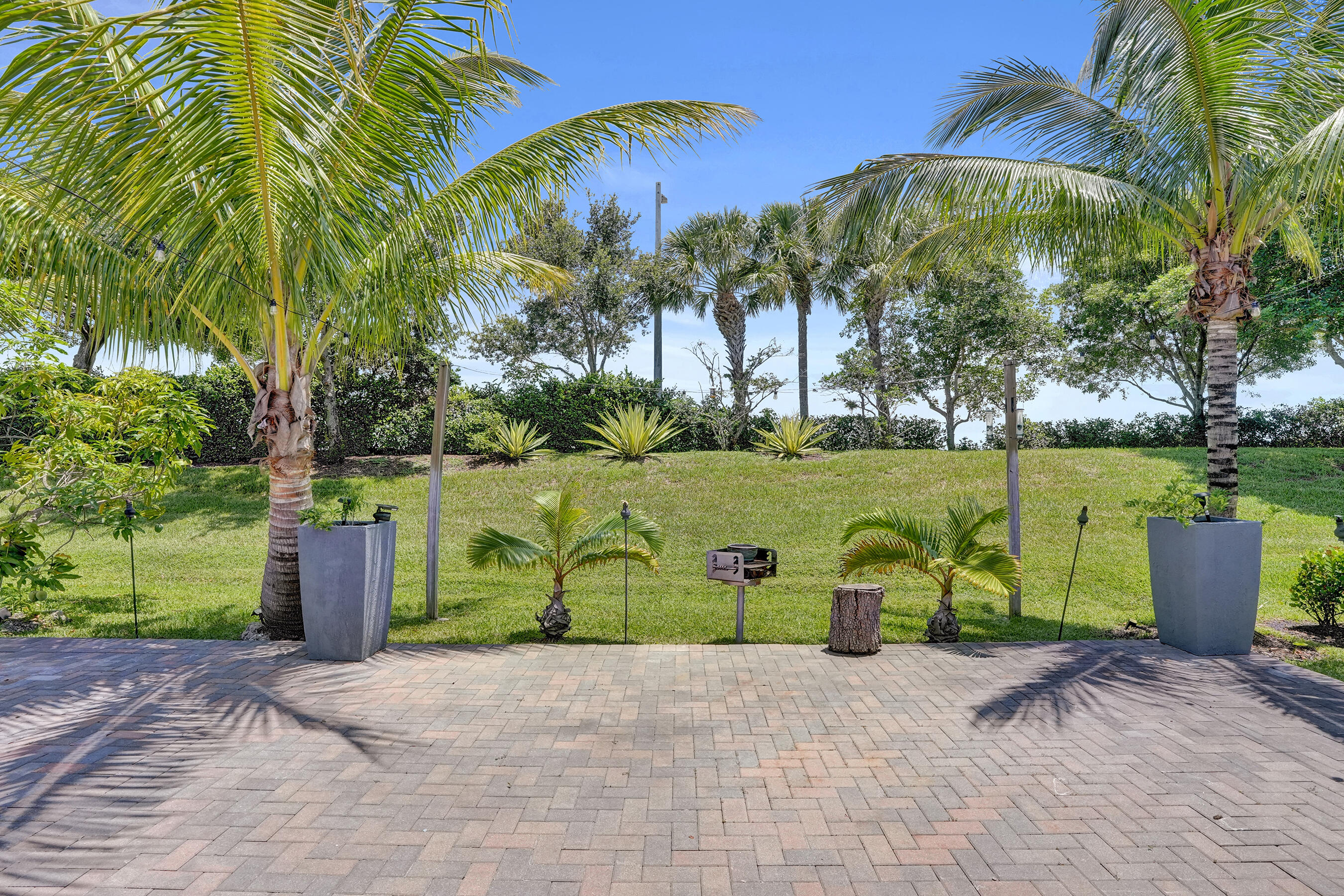 11405 Solstice Circle Property Photo 3