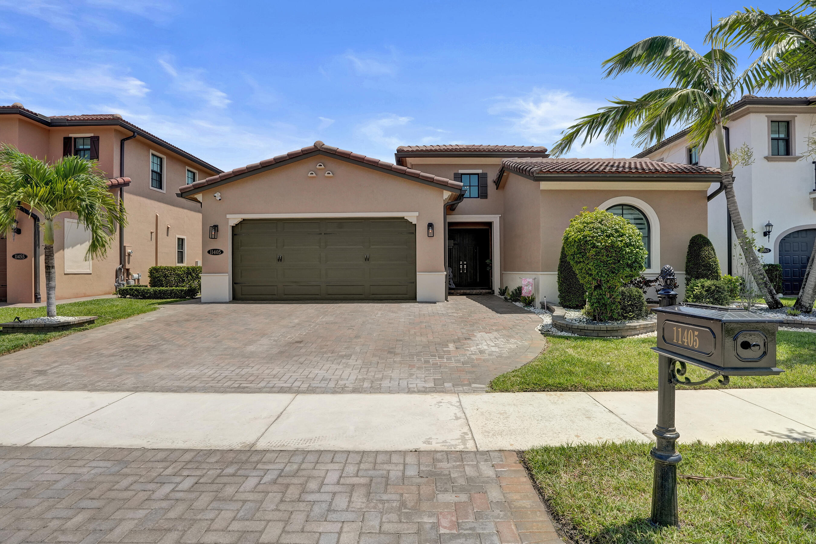 11405 Solstice Circle Property Photo 6