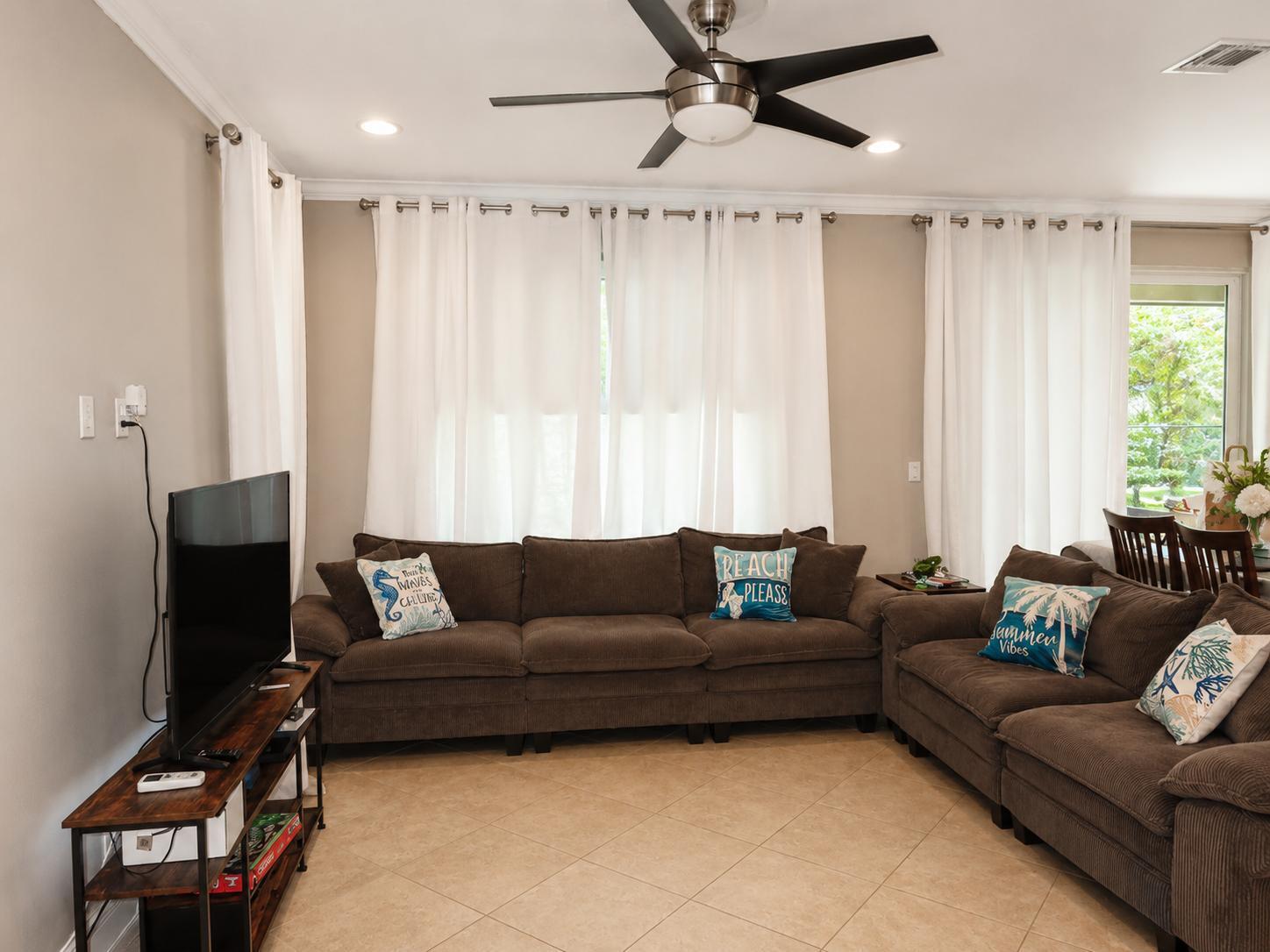 4642 Mediterranean Circle 4642 Property Photo 3