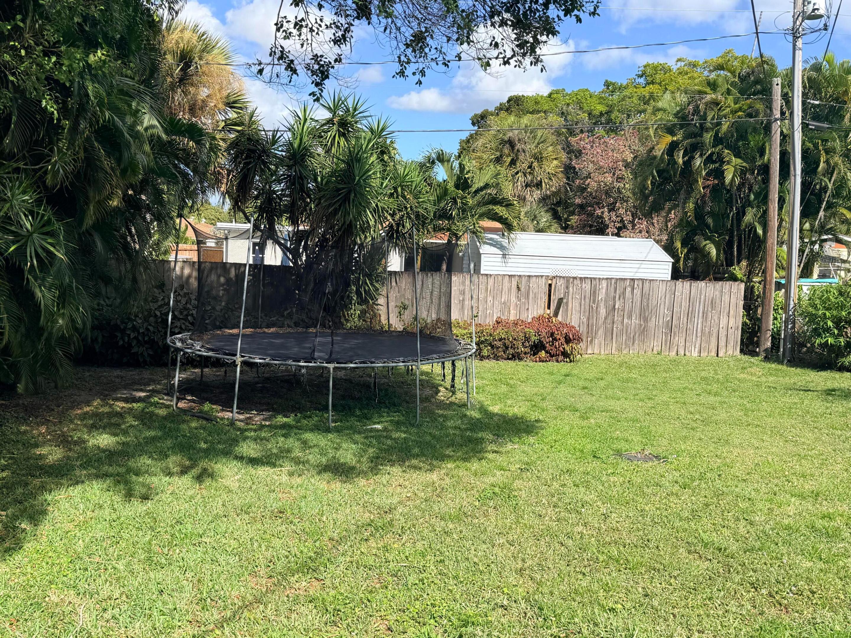 937 Upland Road Property Photo 2