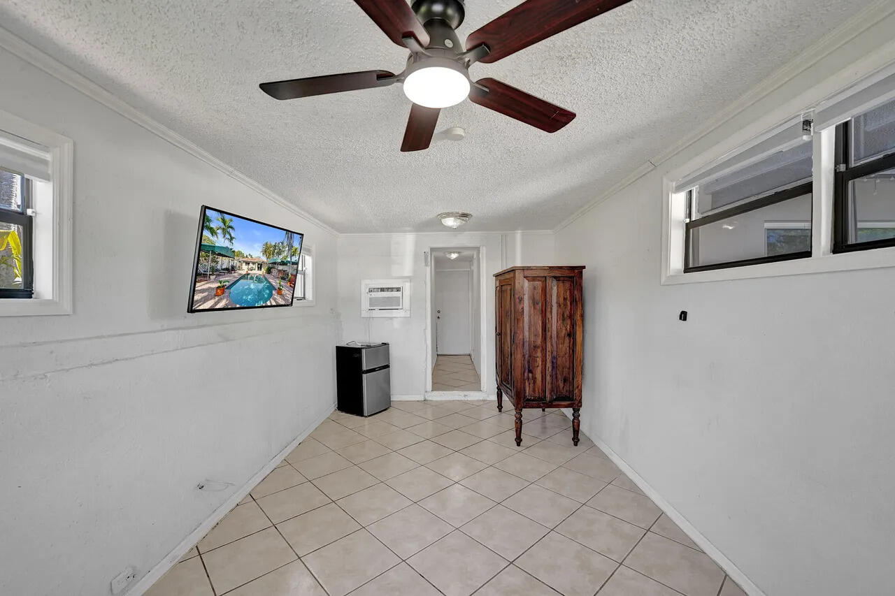 1036 Ne 9th Avenue Property Photo 27