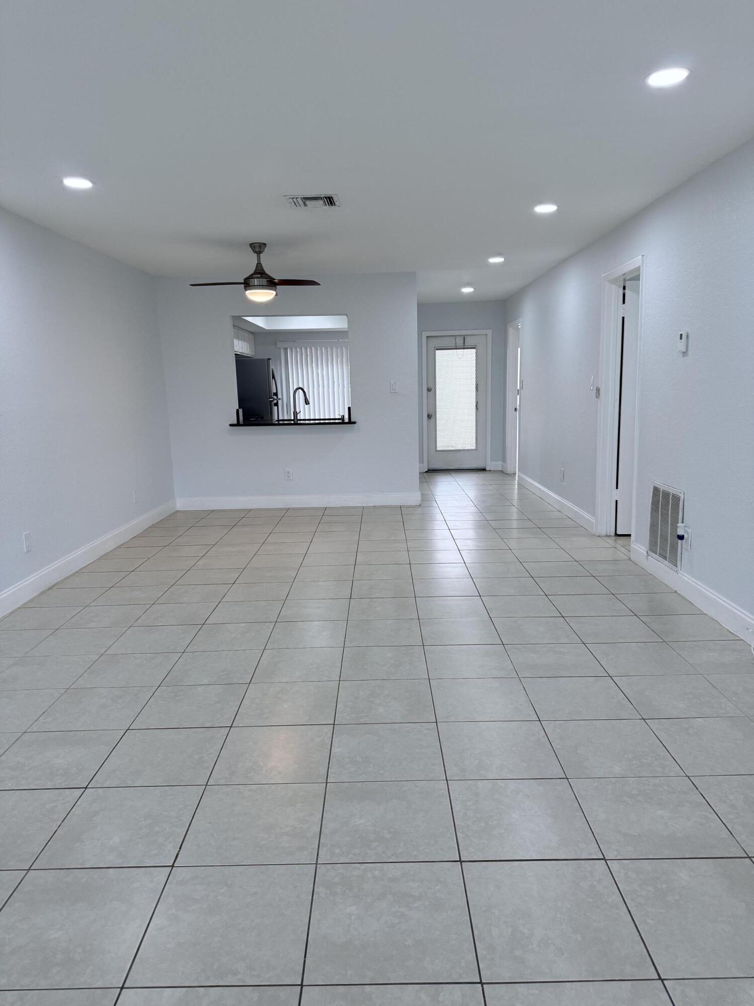 9640 Nw 65th Street D10 Property Photo 6
