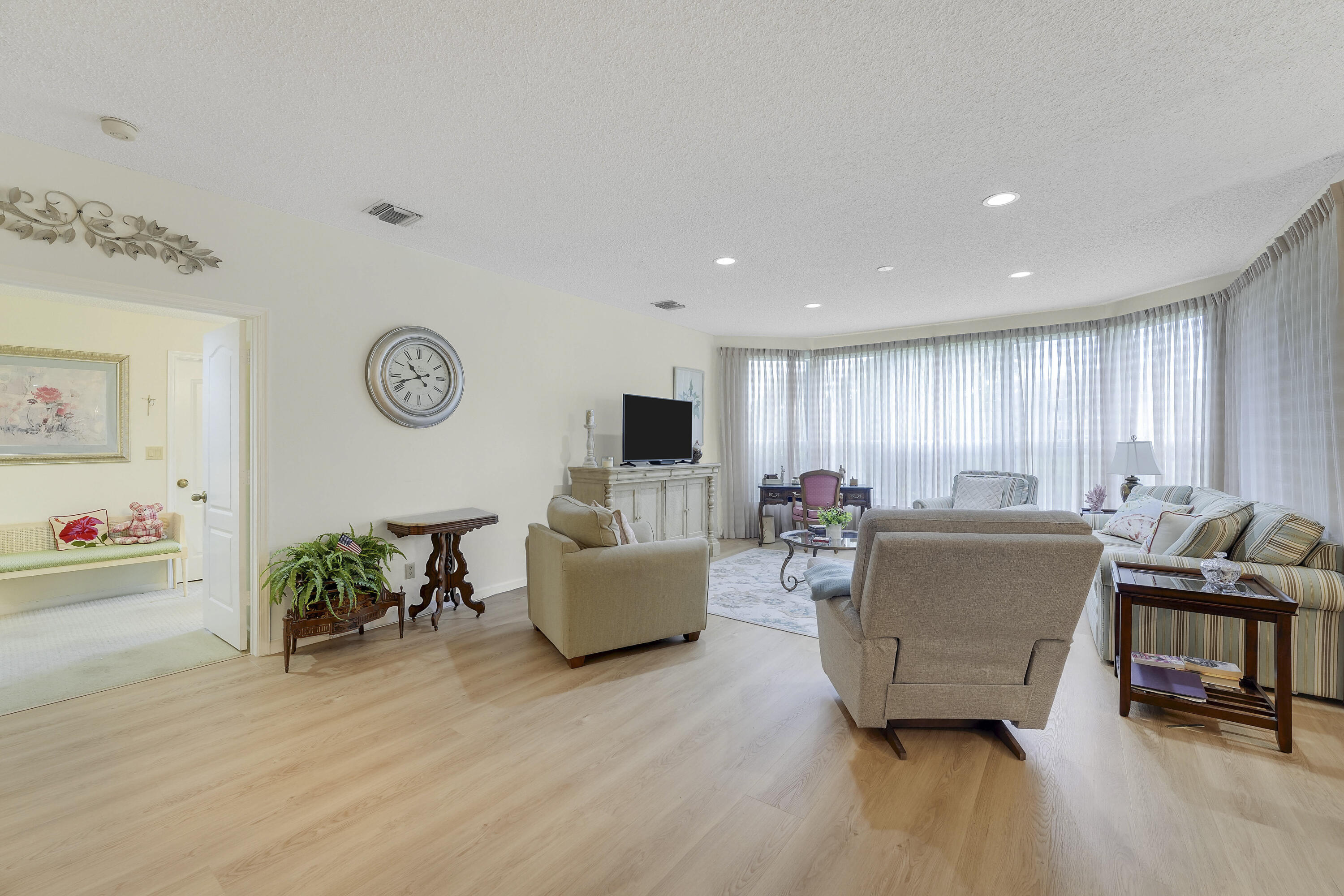 110 Legendary Circle Property Photo 4