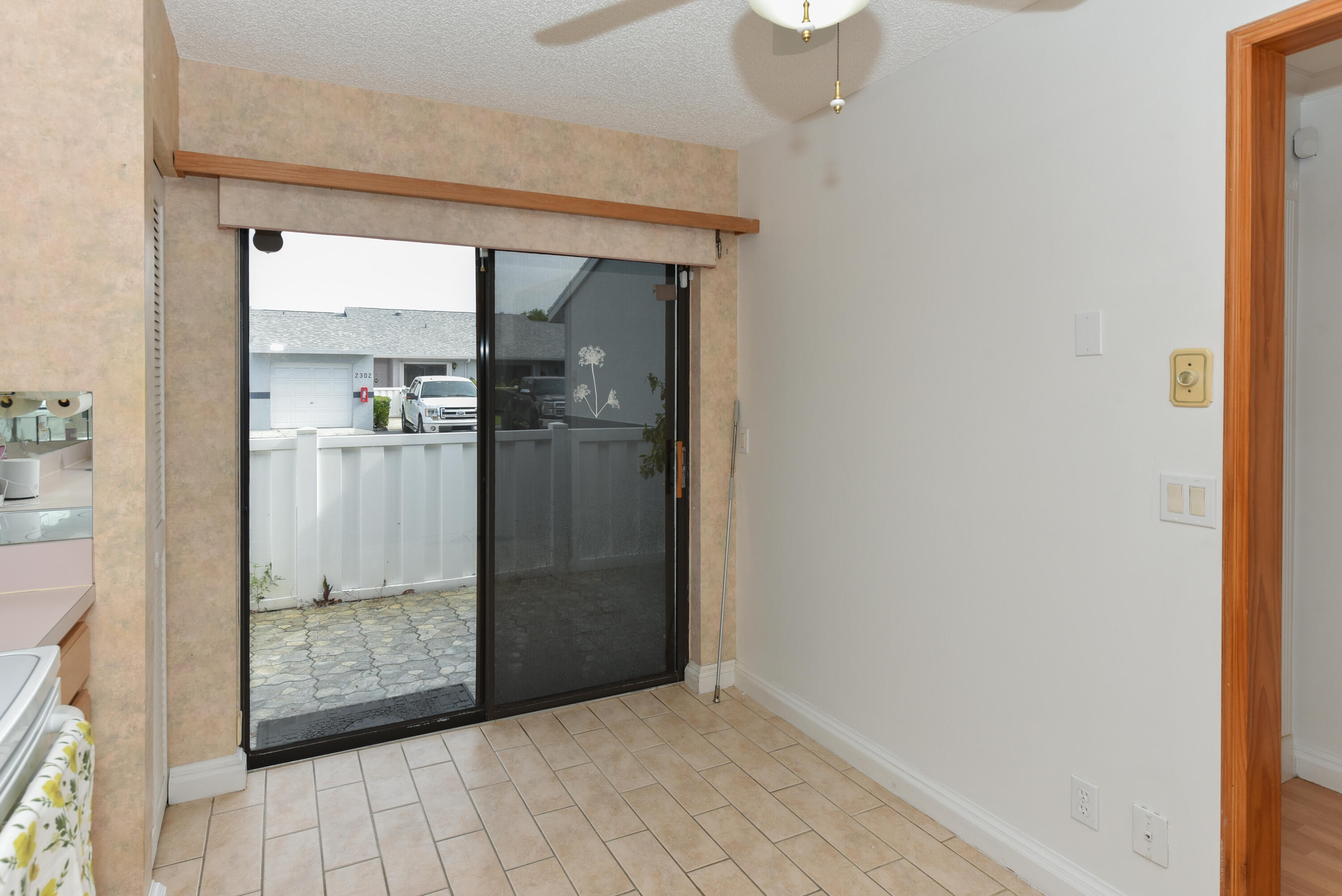 2641 W Gately Drive W 1702 Property Photo 8