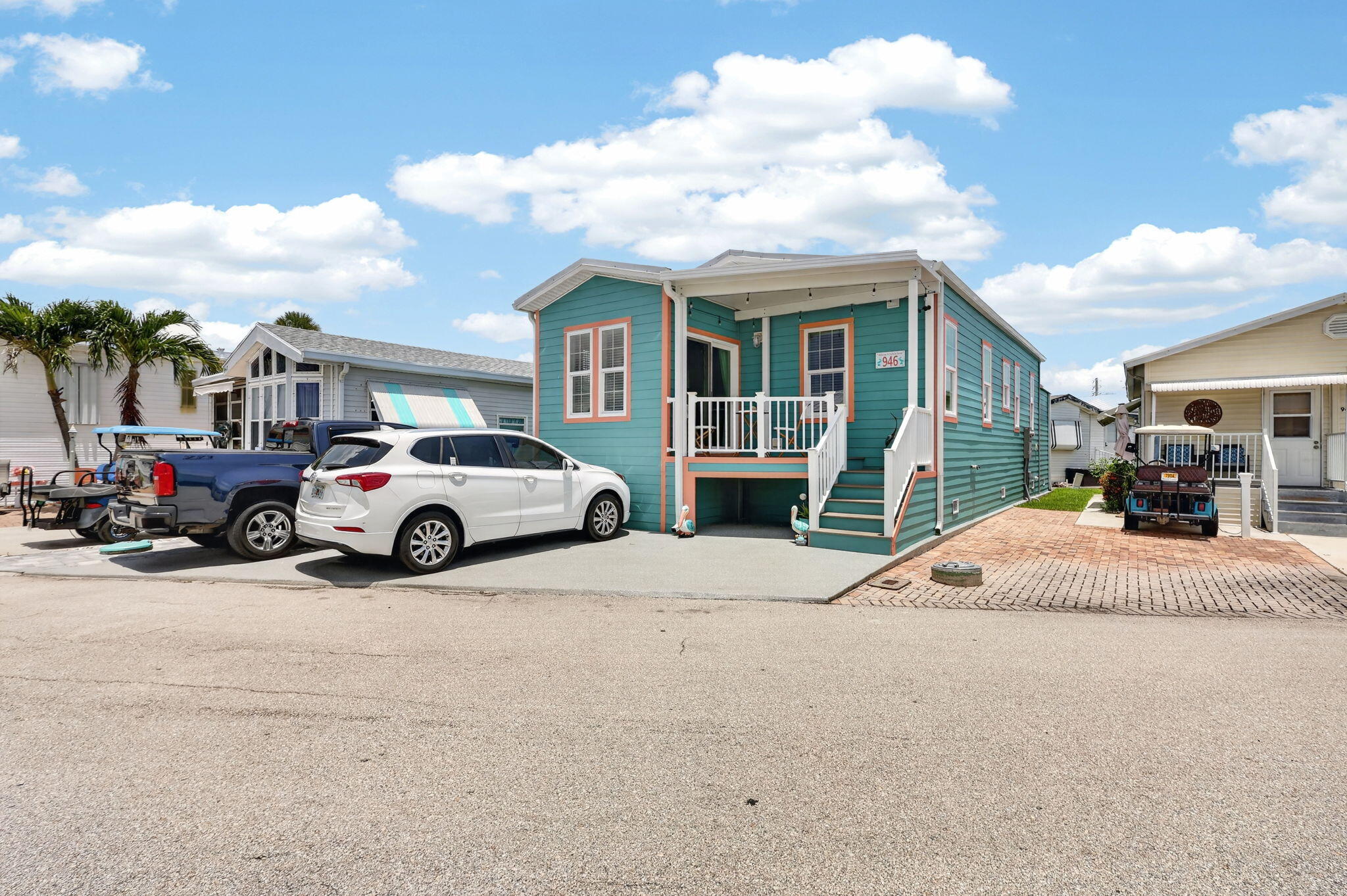 946 Nettles Boulevard Property Photo 3