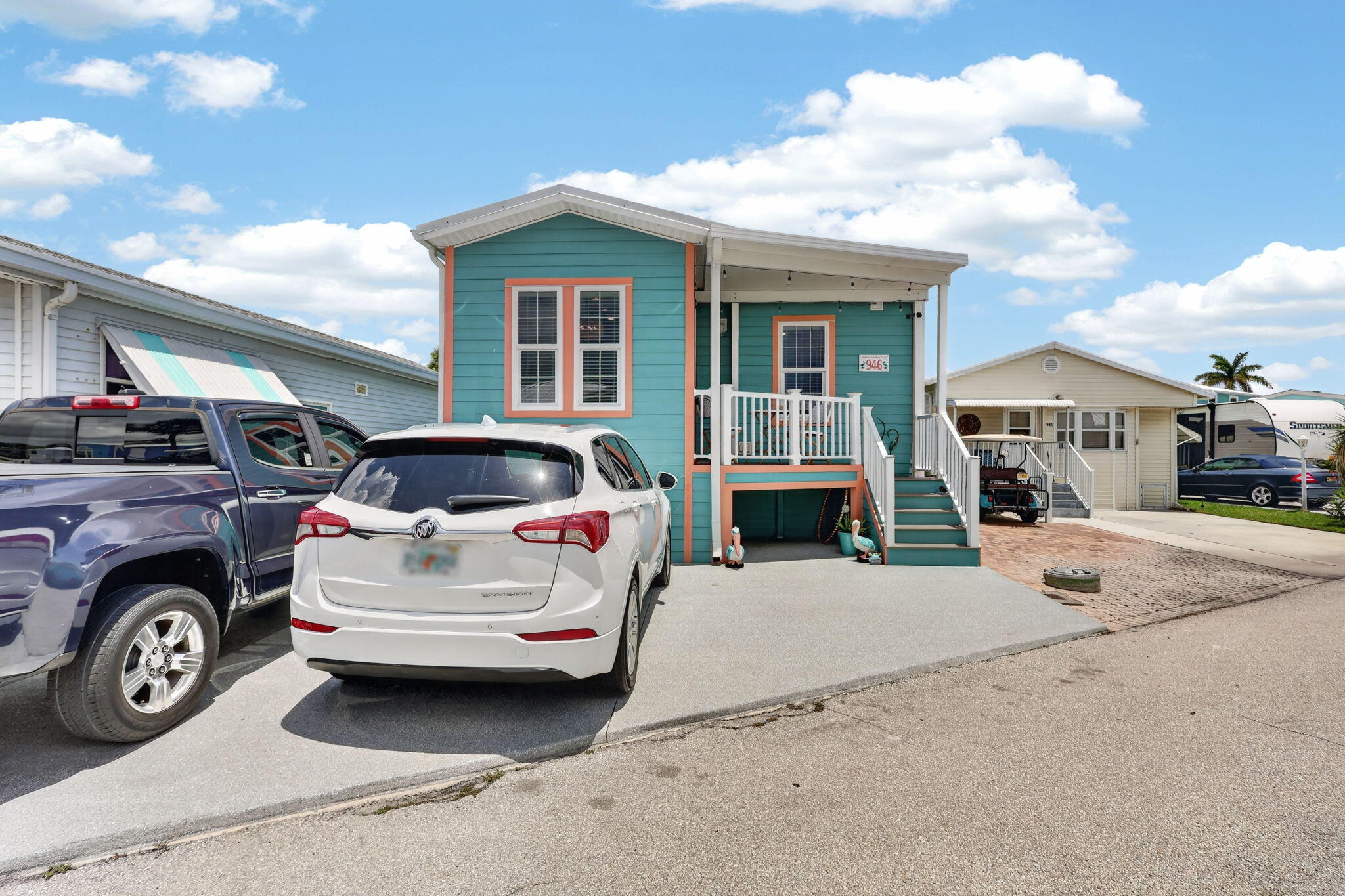 946 Nettles Boulevard Property Photo 4