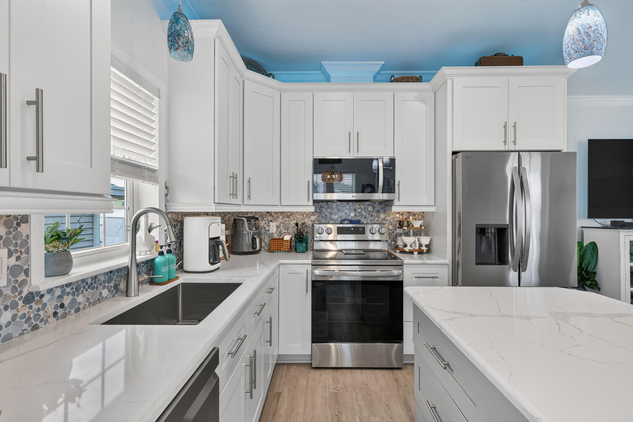 946 Nettles Boulevard Property Photo 19