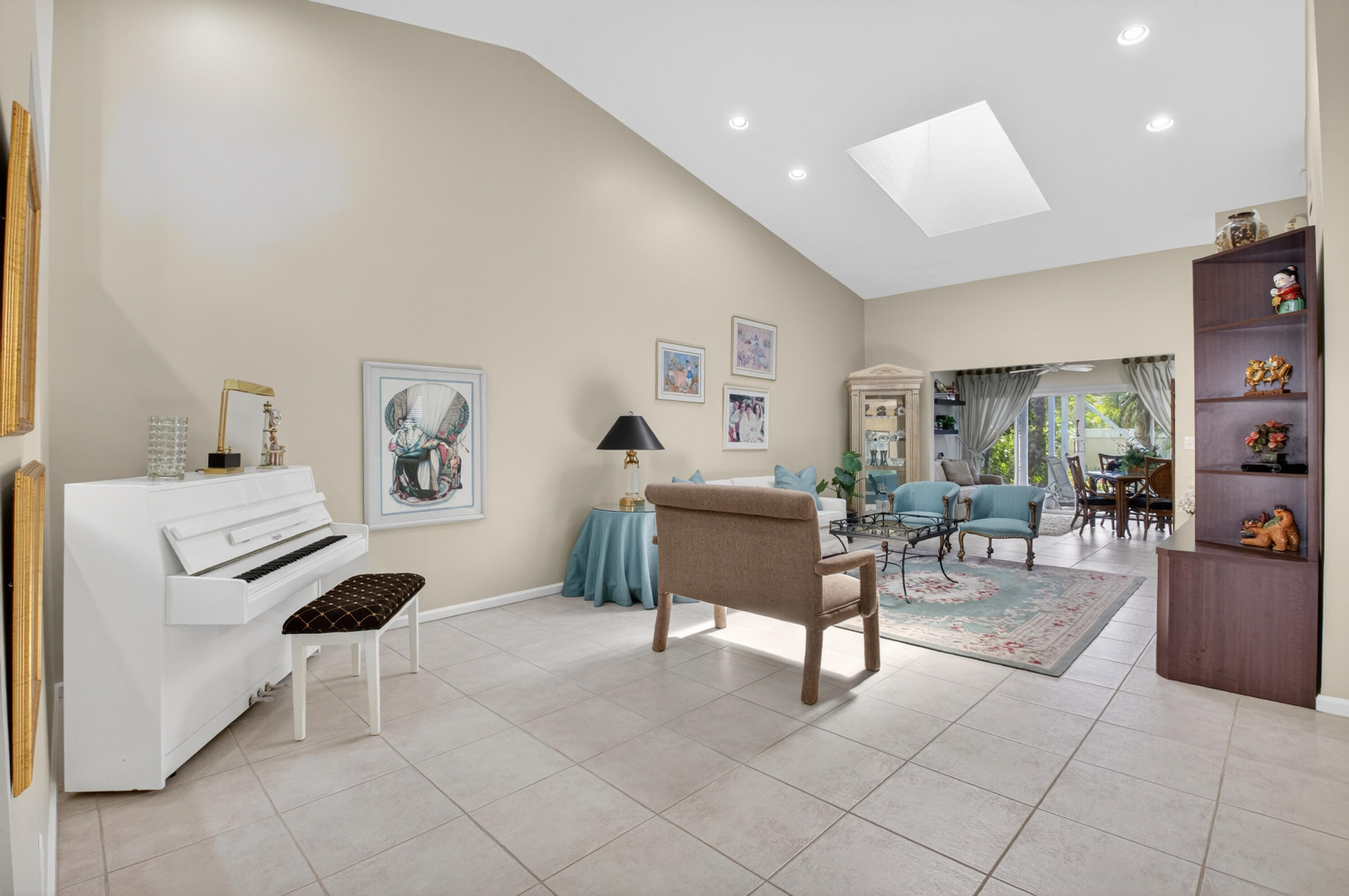 5590 Royal Lake Circle Property Photo 8